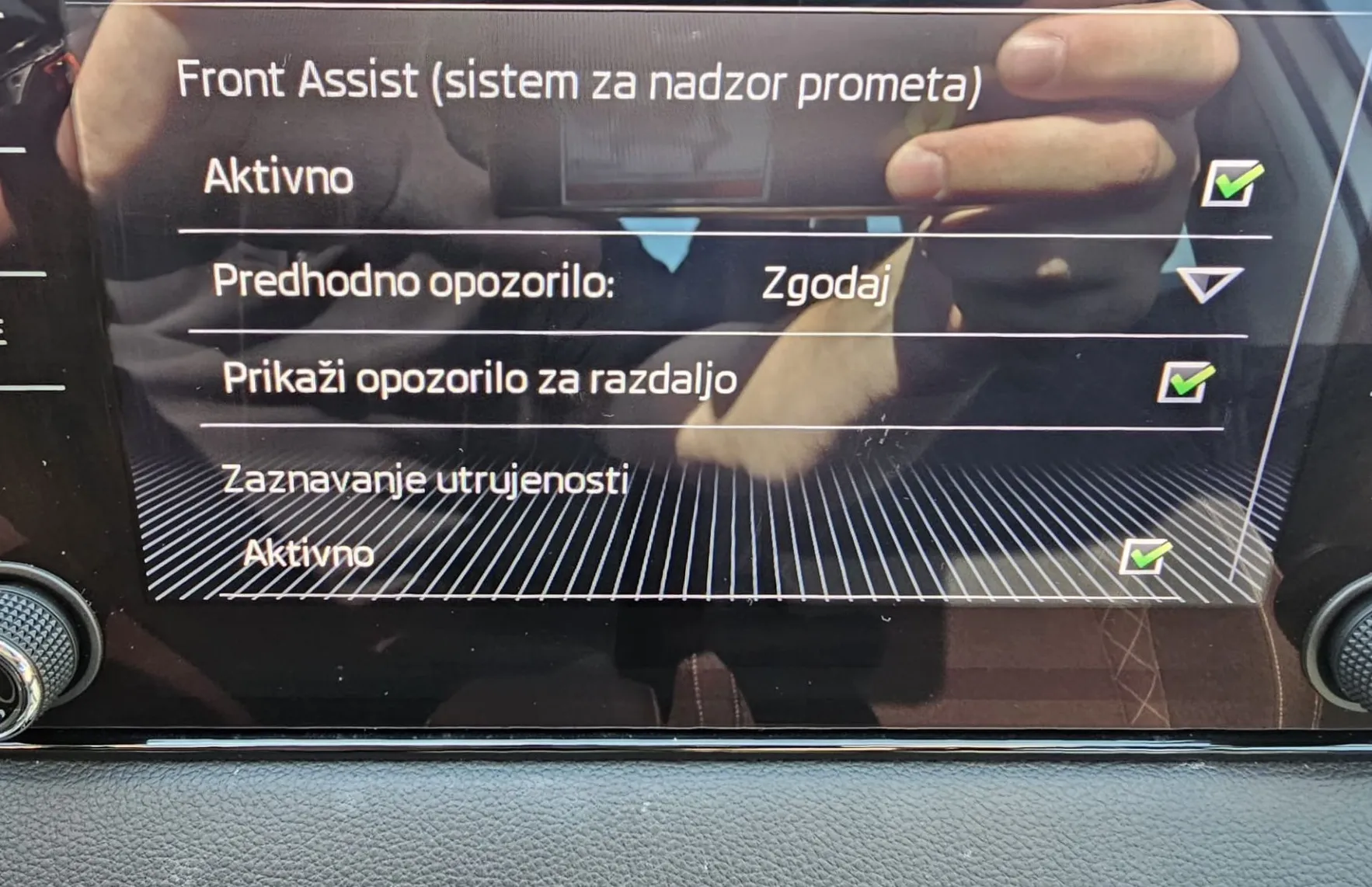 Zunanja slika - Škoda Karoq - Style 1.6 TDI DSG|FULED|ALU|ASSIS.|NAVI|2xPDC| - 16