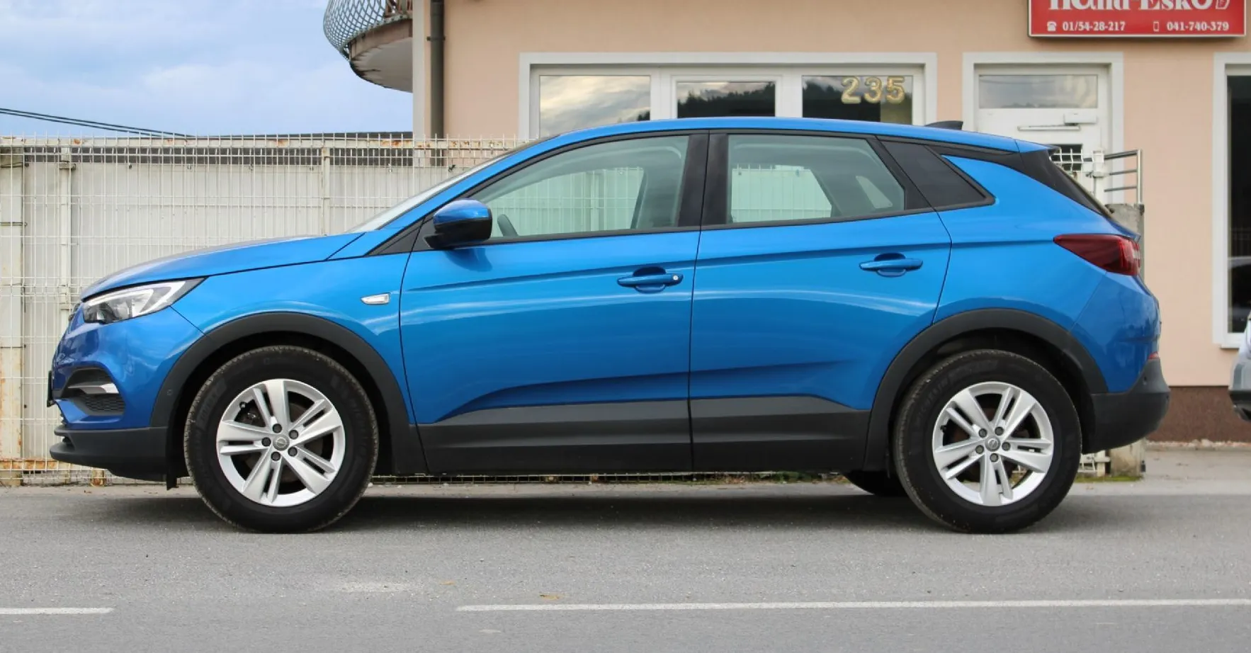 Zunanja slika - Opel Grandland X - 1.2 TURBO 96KW AUTO NAVI-ALU-PDC 360-KAMERA - 9
