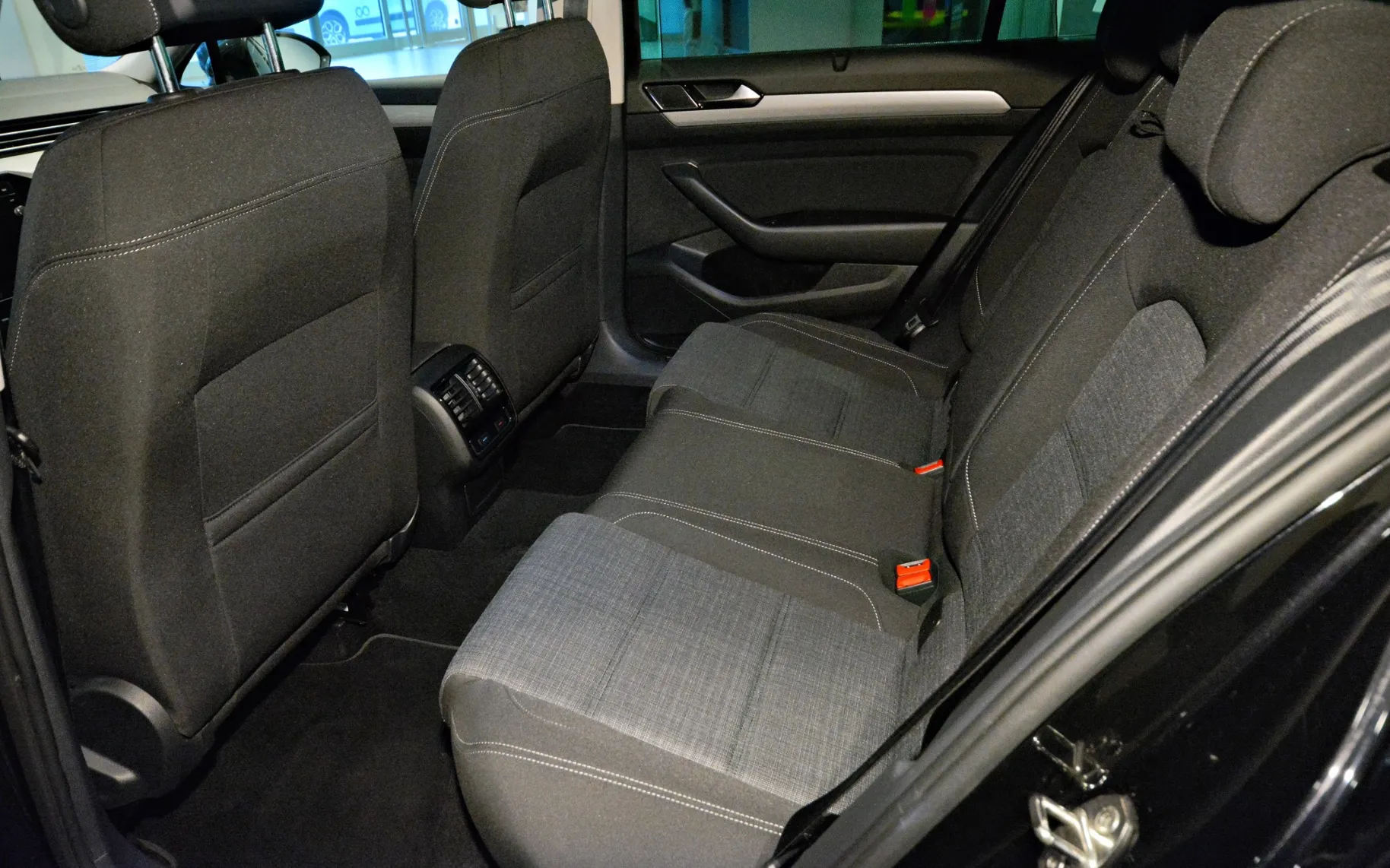 Zunanja slika - Volkswagen Passat - 1.5TSI Business DSG LED-KLJUKA-ACC-KAMERA-REZ.KOLO - 16