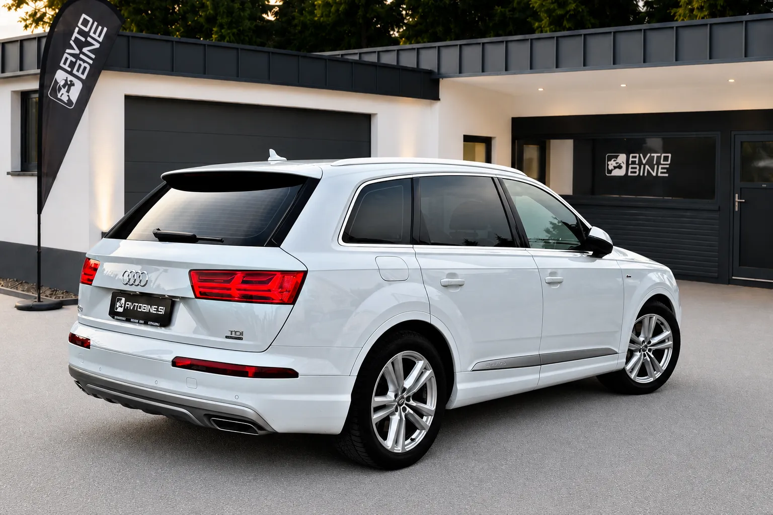 Zunanja slika - Audi Q7 - 3.0TDI•QUATTRO•S LINE•ZRAČNO•7SEDEŽEV•21COL - 6