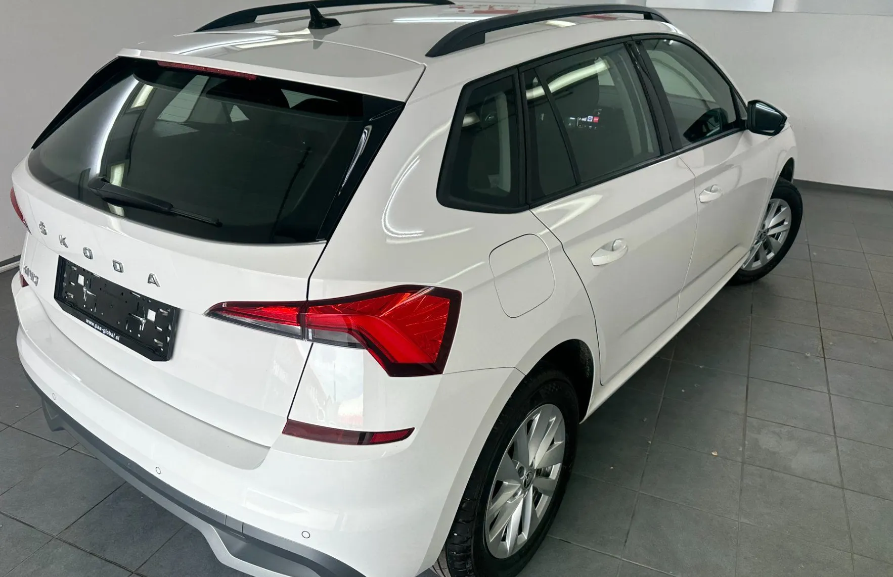Zunanja slika - Škoda Kamiq - 1.0 TSI 70 kw.2023.SAMO 47.900 KM - 4