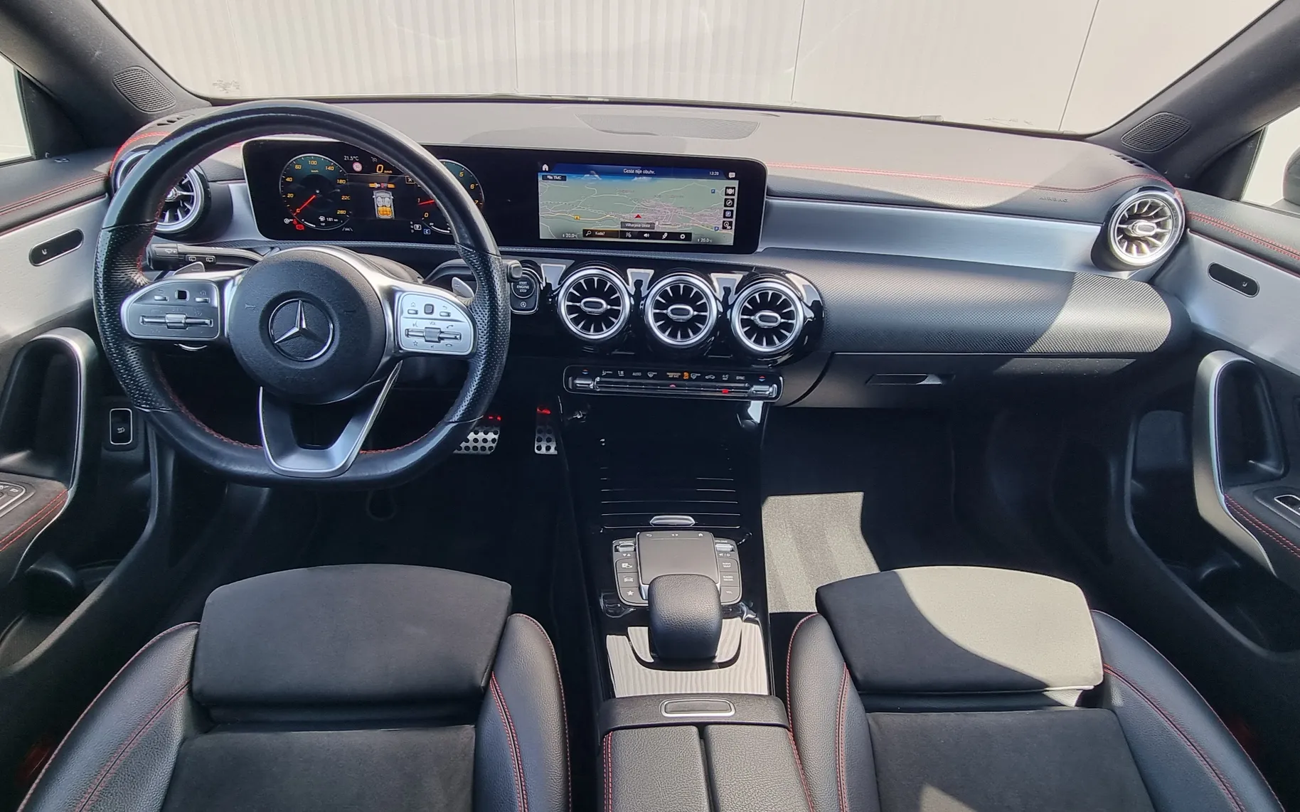 Notranja slika - Mercedes-Benz CLA-Razred - CLA 200 Shooting Brake AMG Line Avt. - 15