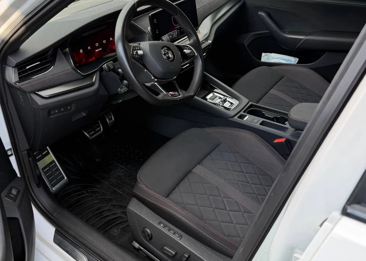 Notranja slika - Škoda Octavia - Combi 2.0 TSI RS DSG - 10