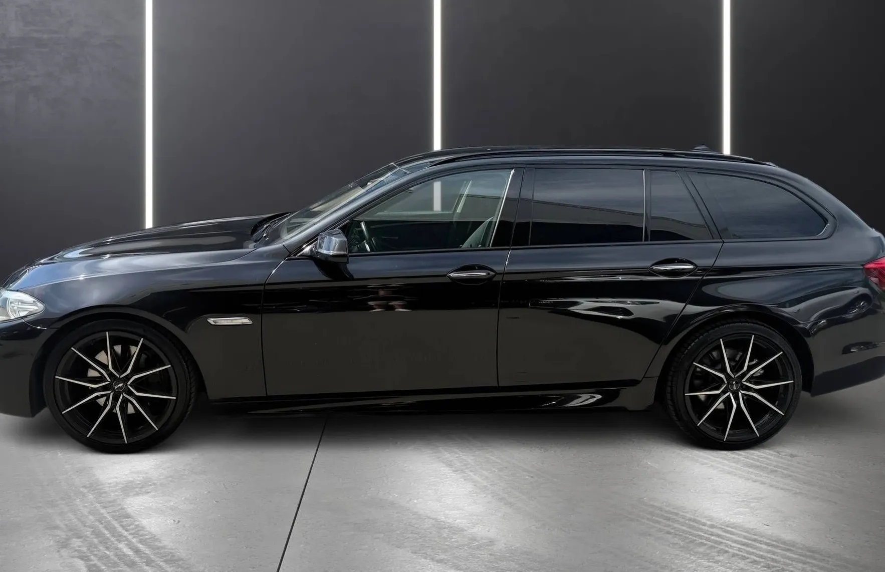 Zunanja slika - BMW Serija 5 - Touring: 525d M PAKET BI-XENON RADAR NAVI PDC KAMERA TOP - 3