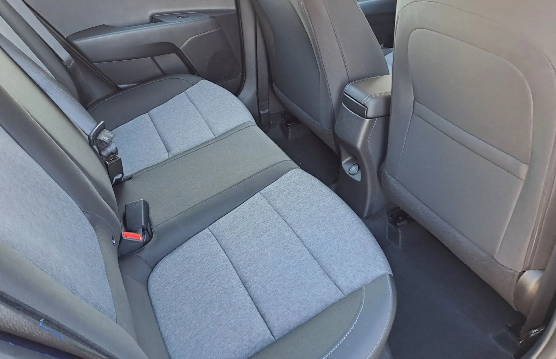 Zunanja slika - KIA Stonic - 1.2 DPI 57.9 kW  79 KM  LX Urban+ M T - 6
