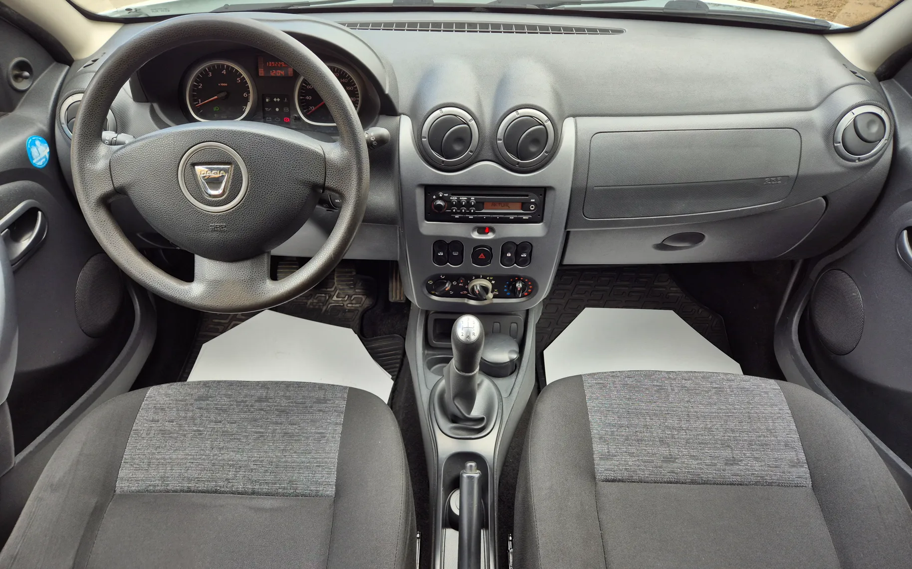 Notranja slika - Dacia Duster - 1,6 16V - 10