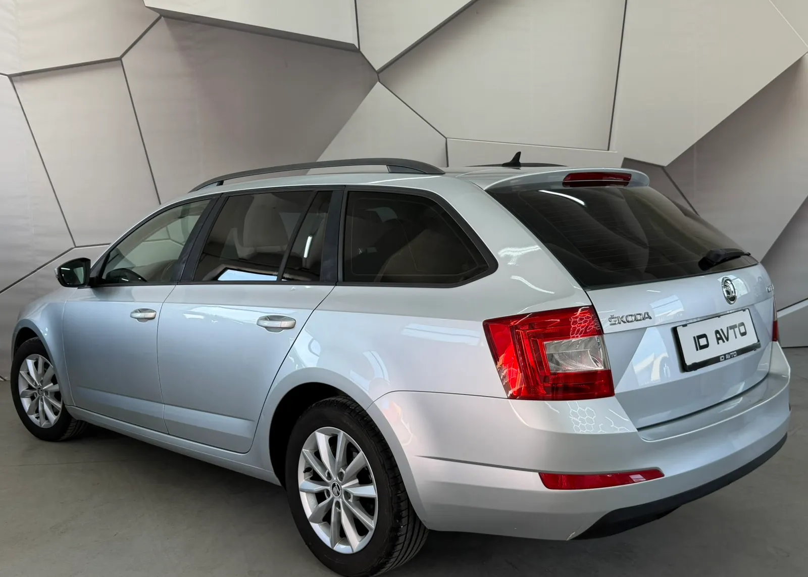 Zunanja slika - Škoda Octavia - Combi 2,0 TDI L&K - 2