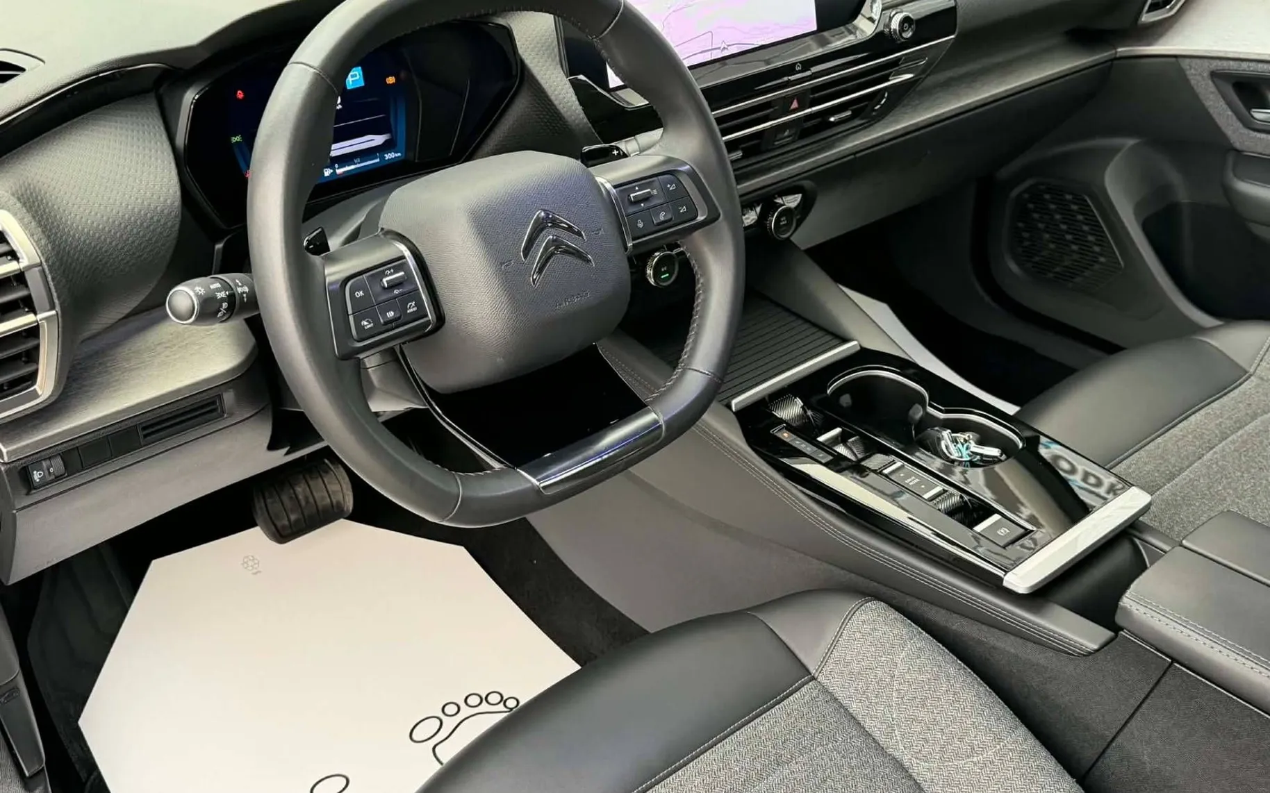 Notranja slika - Citroën C5 X - 1.2i•AUT•51.000KM•VIRTUAL•FUL LED•NAVIGACIJA•PDC•. - 8