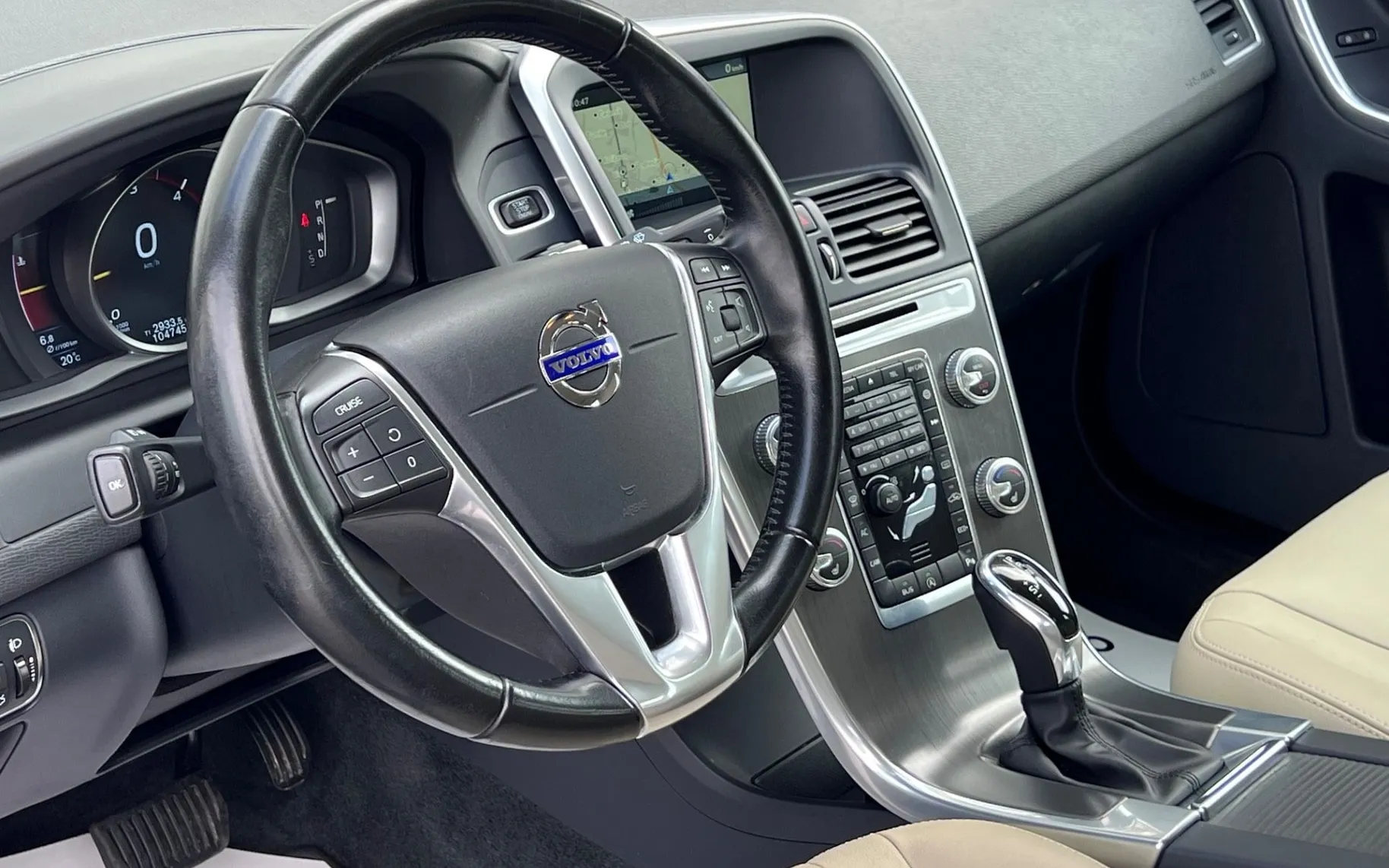 Notranja slika - Volvo XC60 - D3+SLO+1.LAST+SAMO 104.475km++R.KAMERA - 12