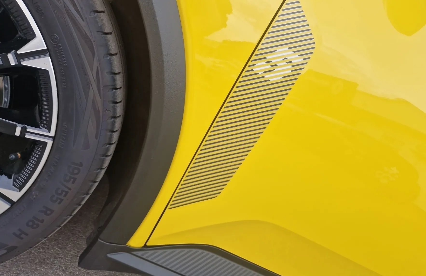 Zunanja slika - Renault 5 E-tech - techno EV40 90kW +  PAKET ZIMA IN UDOBJE - 17