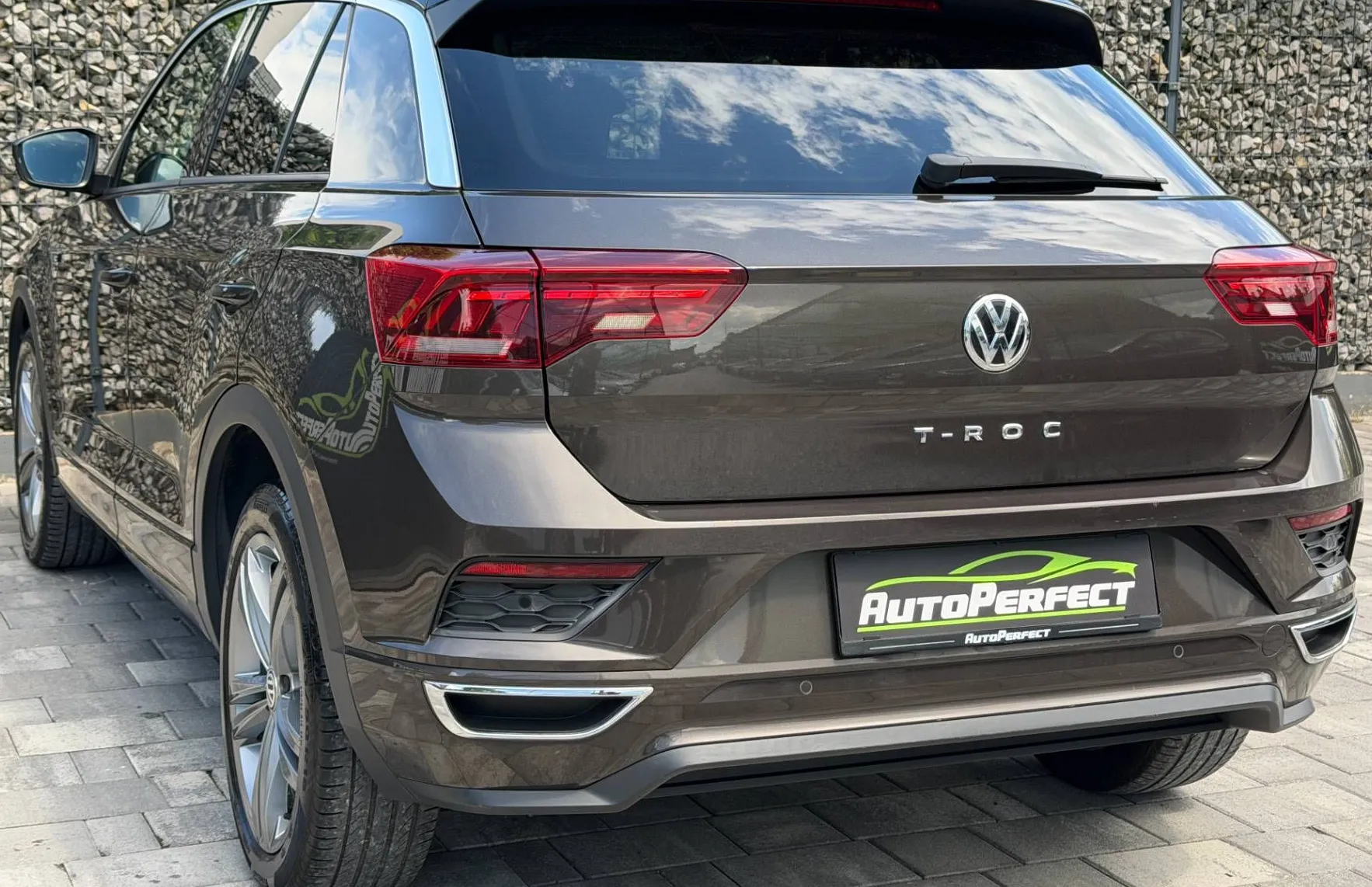 Zunanja slika - Volkswagen T-Roc - 1.5 TSI|R-Line|Virtual|ACC|PotrjenaServ.|... - 4