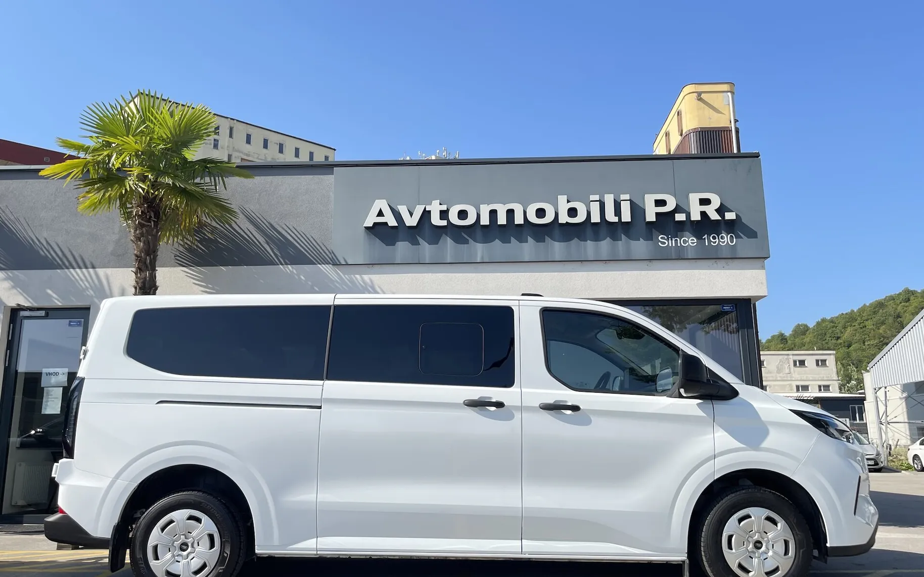 Zunanja slika - Ford Transit Custom - Kombi 320 2.0 TDCi L2H1  DMR  TREND 9 SEDEŽEV SLO - 6