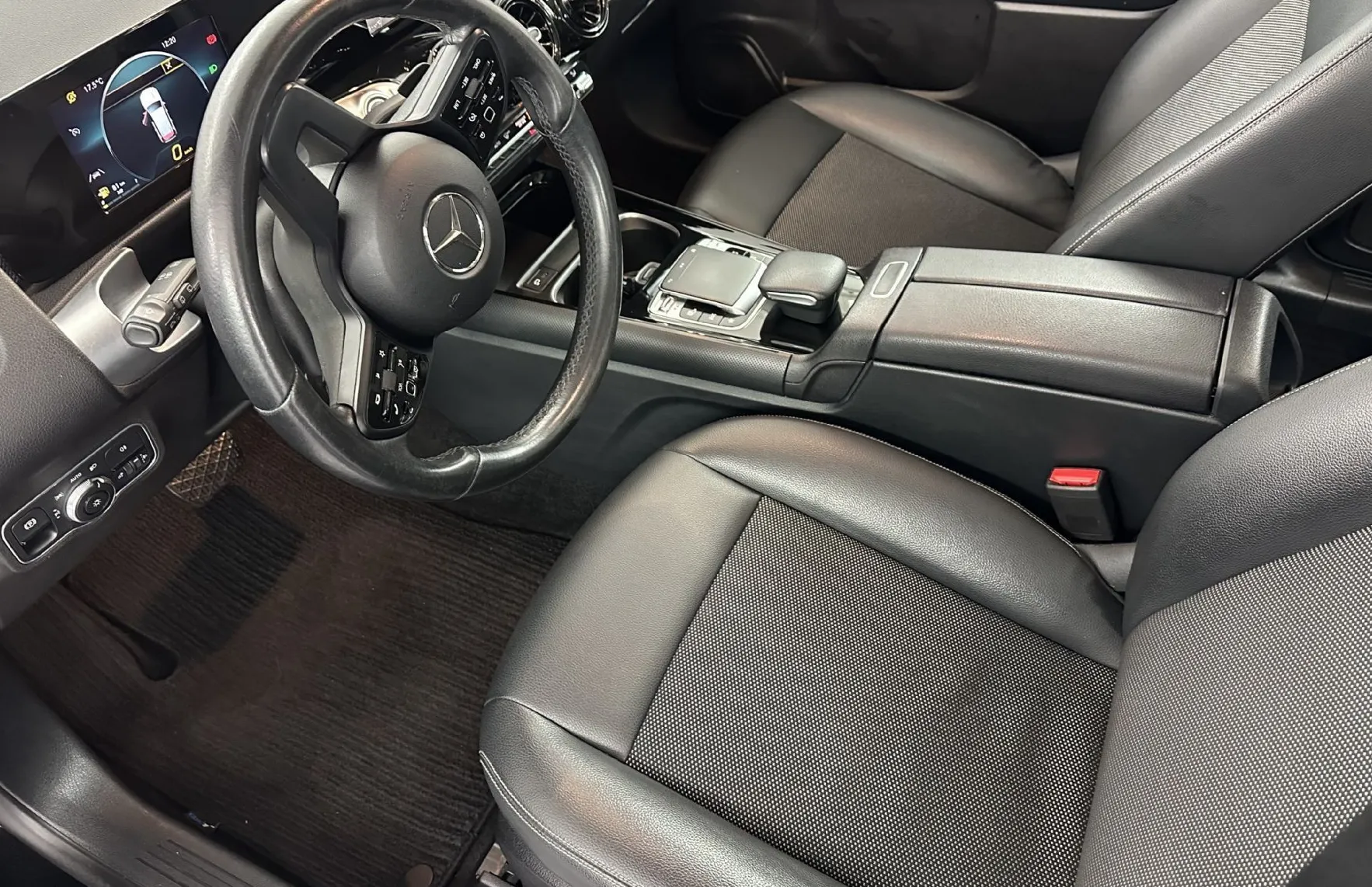 Zunanja slika - Mercedes-Benz GLB-Razred - GLB 200 d 4MATIC Avt.NEMŠKI.KAMERA.PANORAMA.NAVI - 6