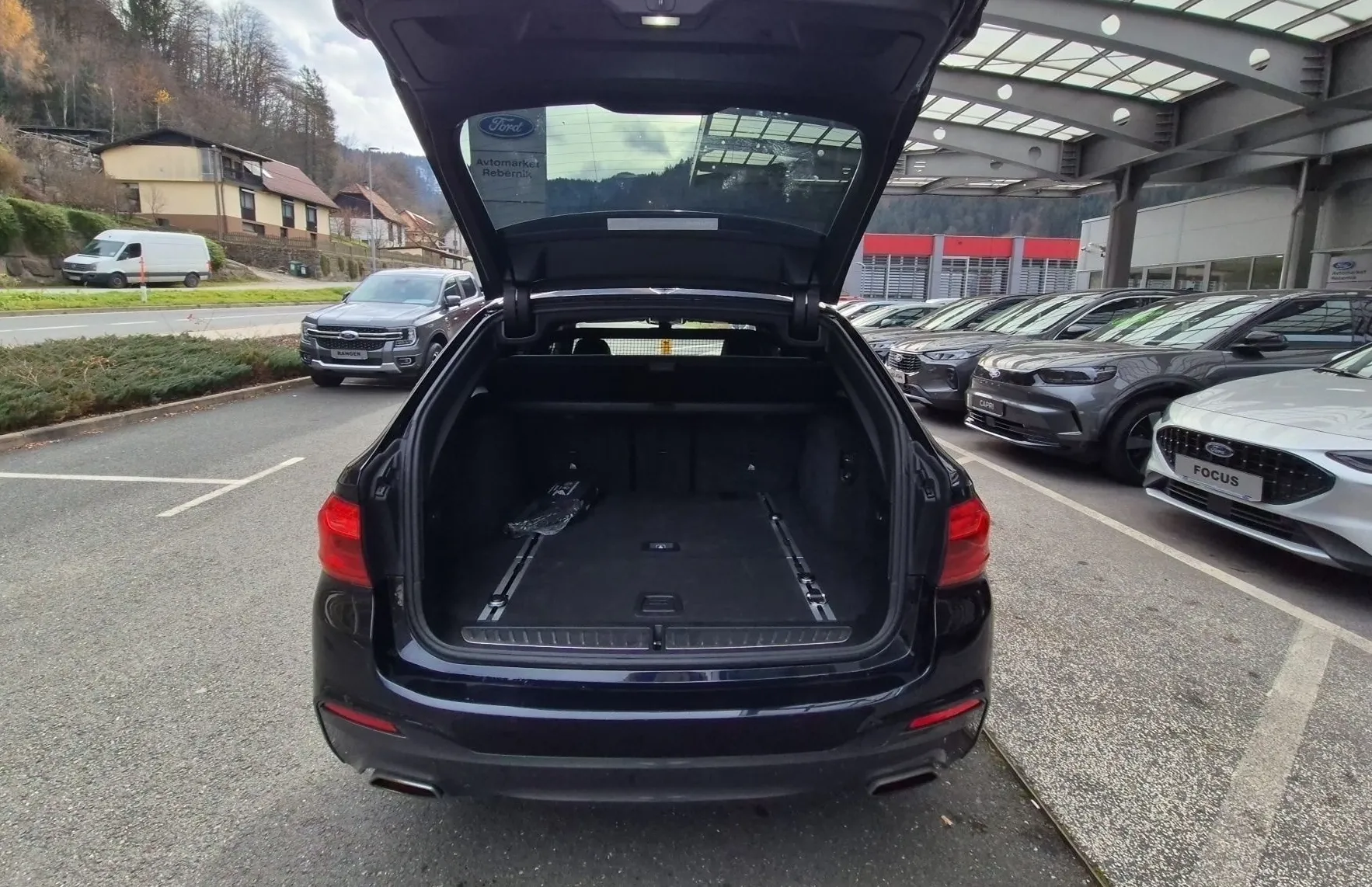 Zunanja slika - BMW Serija 5 - Touring: M-Optic 530d xDrive AUT-LED-RADAR-360KAM-VK-NAV - 12