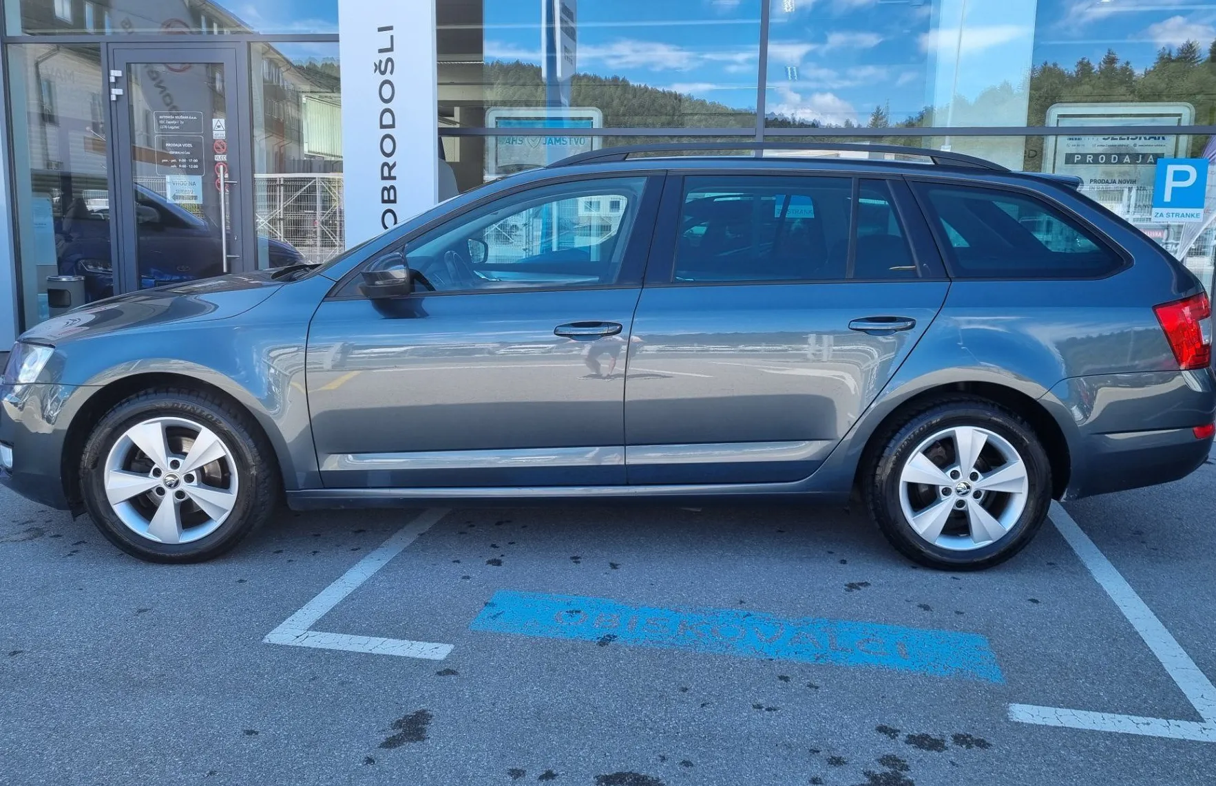 Zunanja slika - Škoda Octavia - Combi 1.2 TSI - SLOVENSKI - 2. LASTNIK - 4