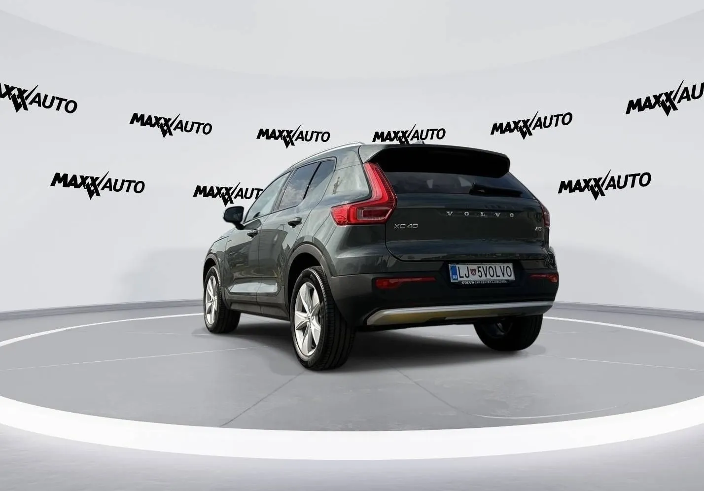Notranja slika - Volvo XC40 - B3 P Core Avt - 7