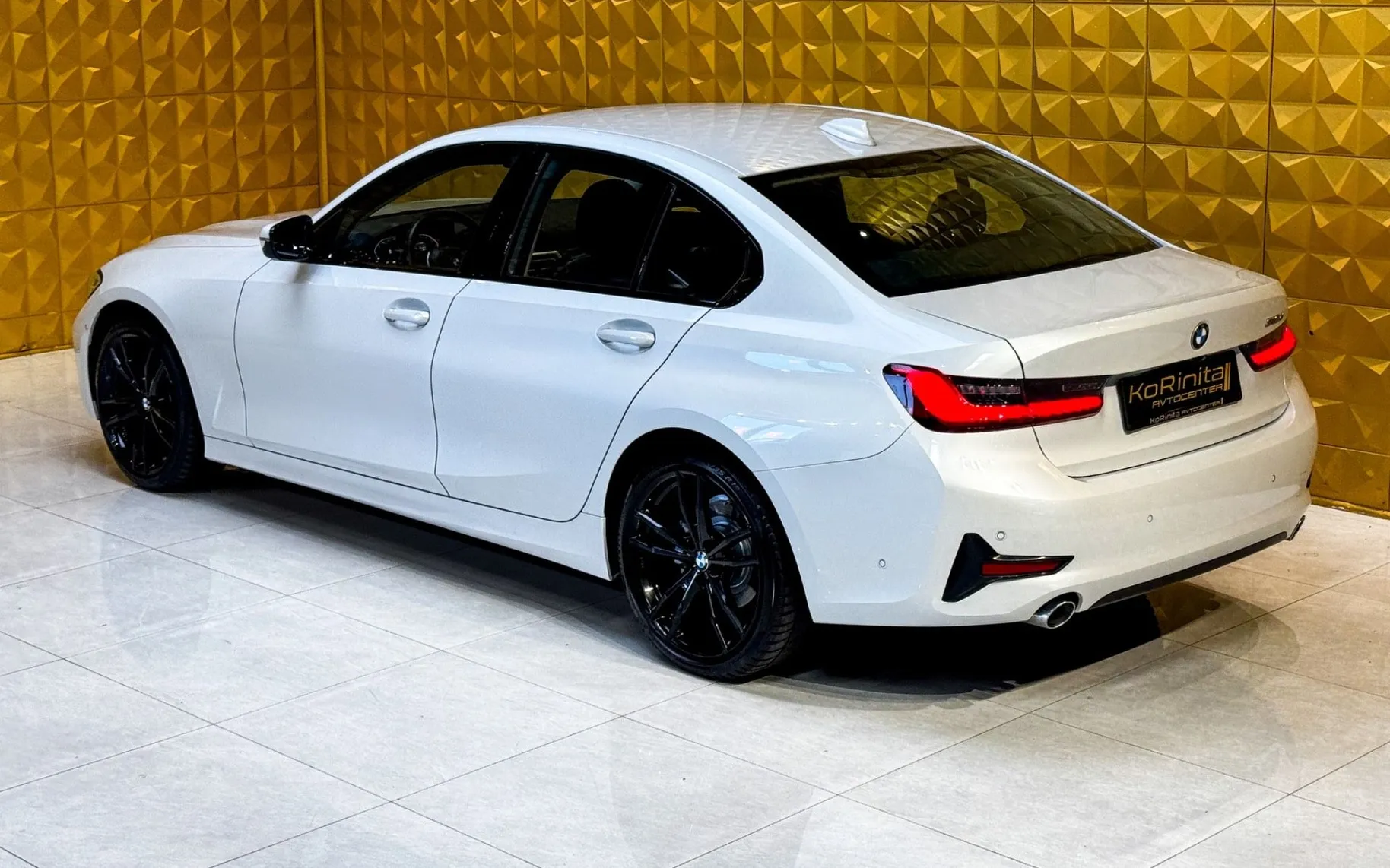 Notranja slika - BMW serija 3: - 318d AUT.-Sport Line-VIRTUAL-KAMERA-PERLA-AMBI - 8