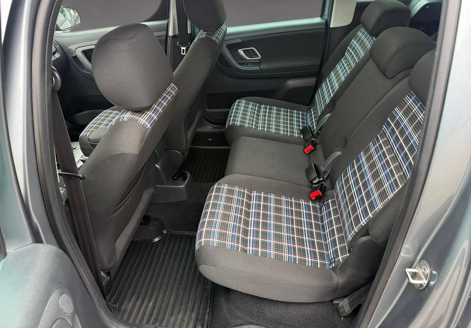 Notranja slika - Škoda Roomster - 1.6 TDI FAMILY LEPO OHRANJENA KREDIT BREZ POLOGA - 12