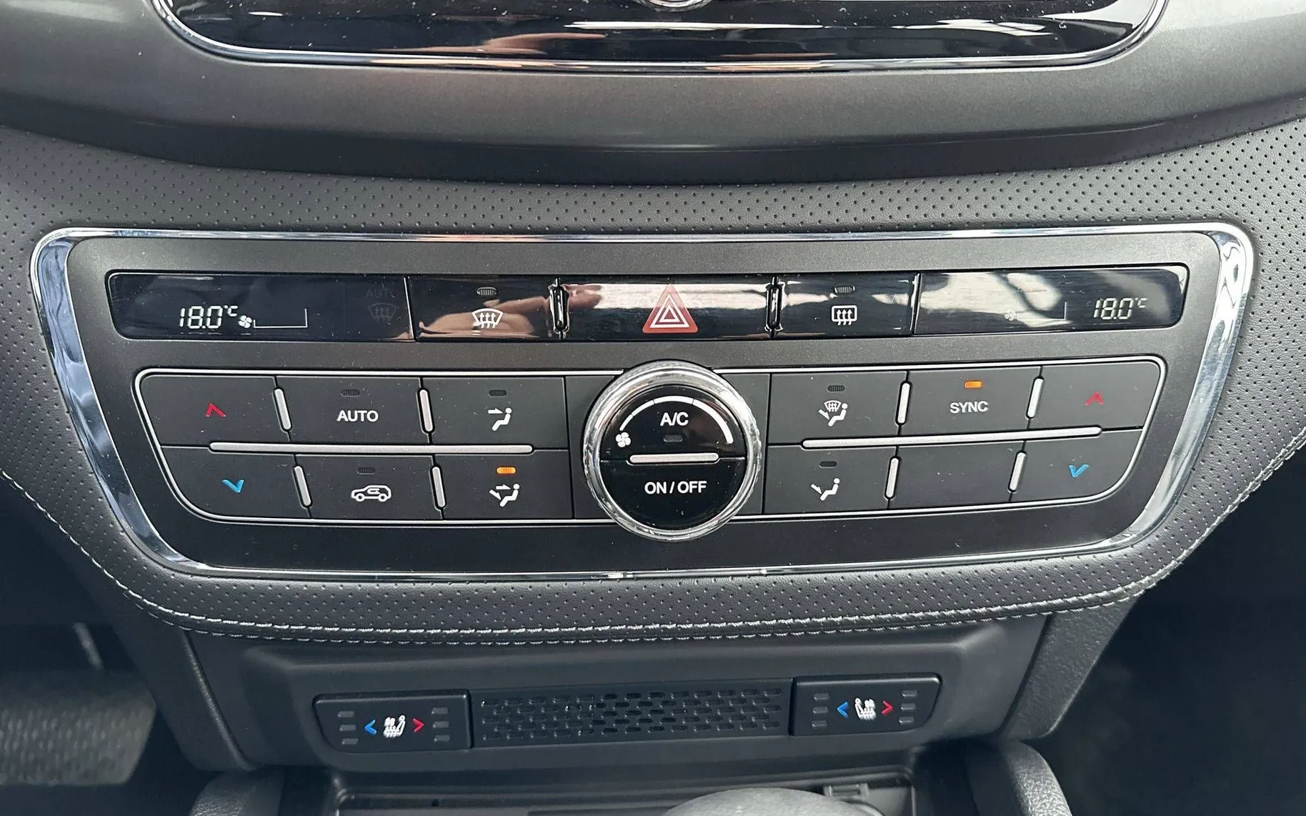 Notranja slika - SsangYong Musso - Grand 2.2 XDi Ultimate 4WD AT... - 18