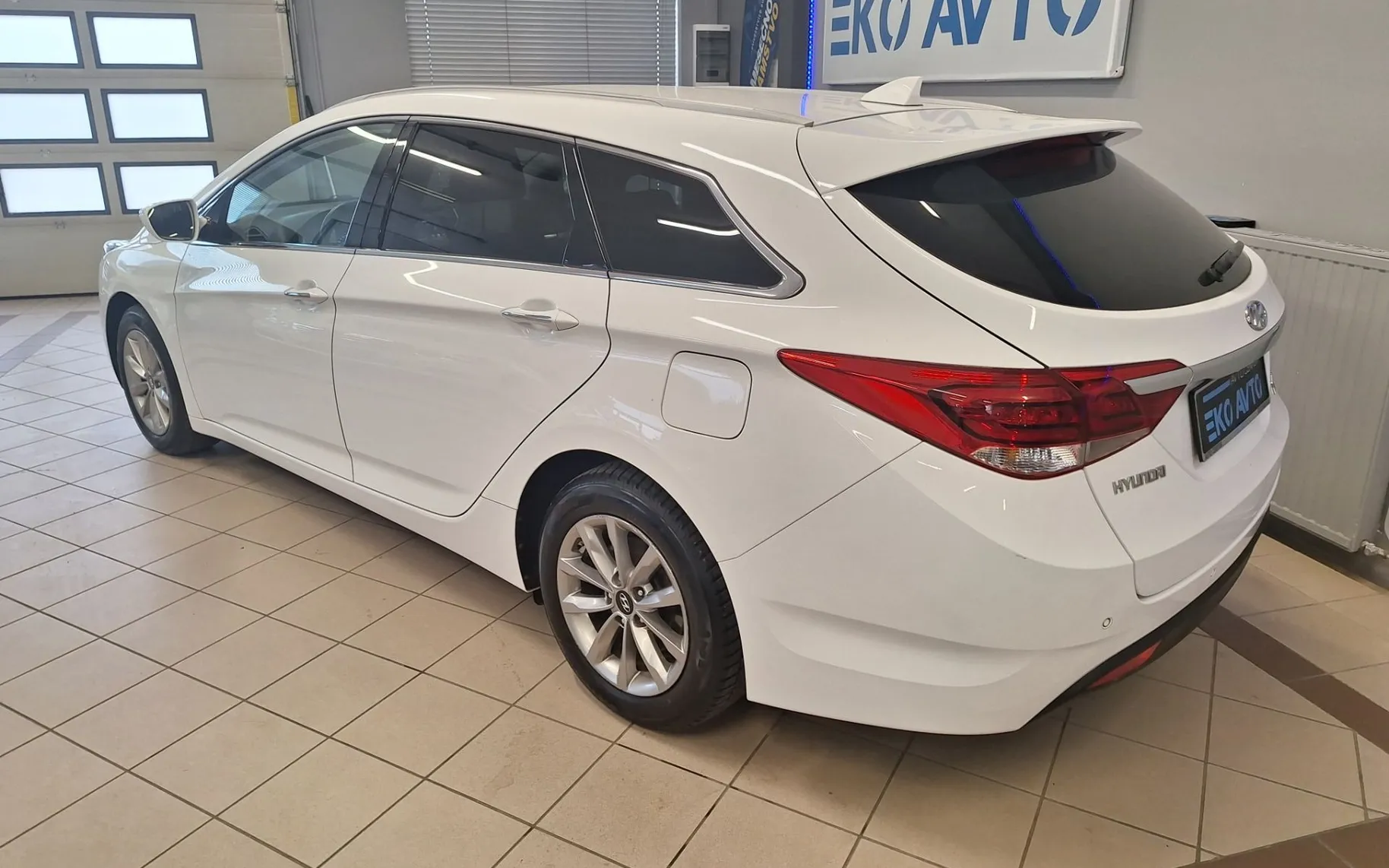 Zunanja slika - Hyundai i40 - 1.7 CRDI 85KW PREMIUM FUL LED-NAVI-KAMERA-PDC-... - 4