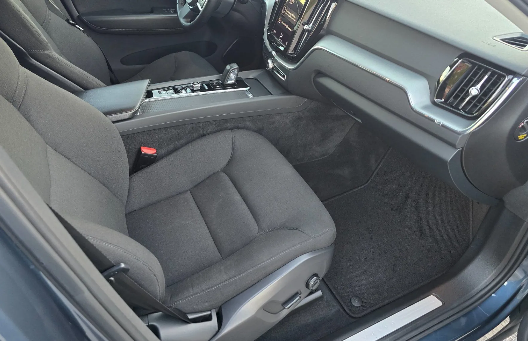 Zunanja slika - Volvo XC60 - B4P Momentum Aut - 12