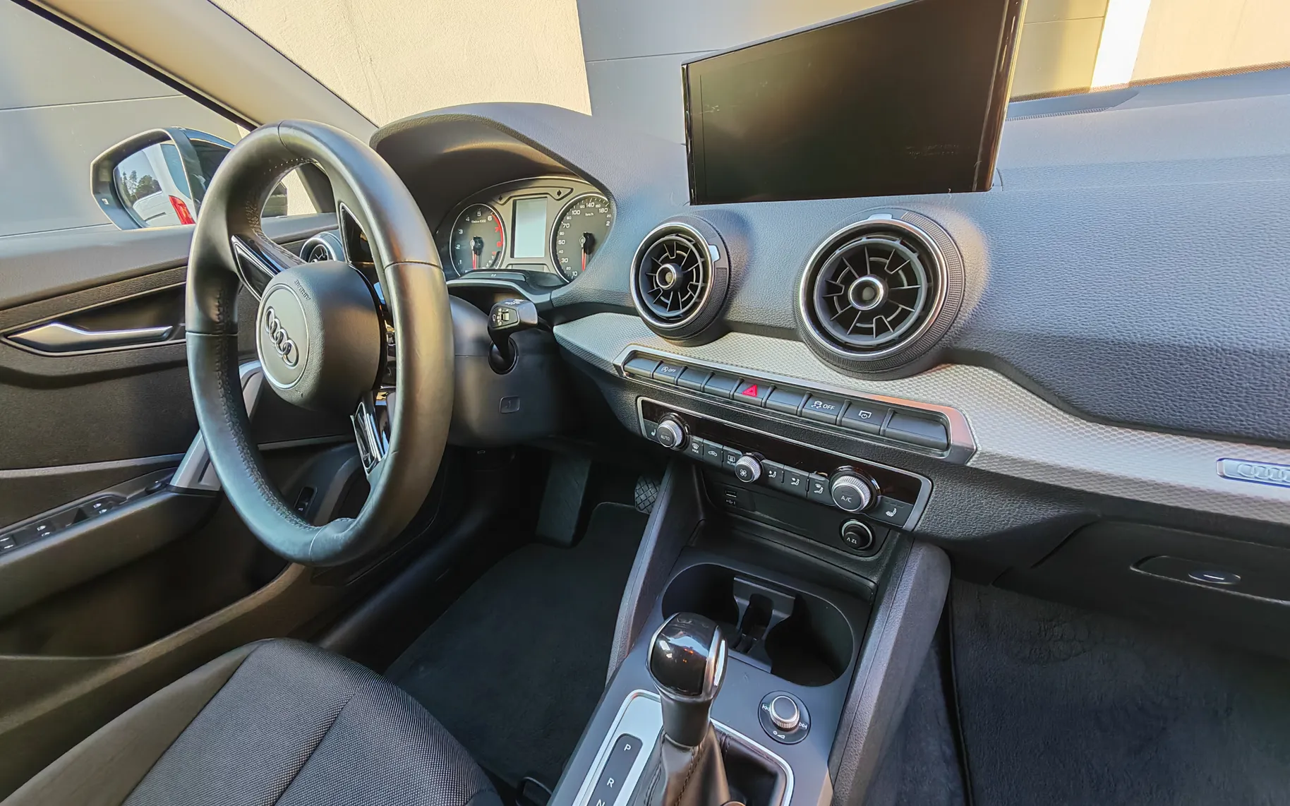Notranja slika - Audi Q2 - 35 TFSI S line S tronic - 11