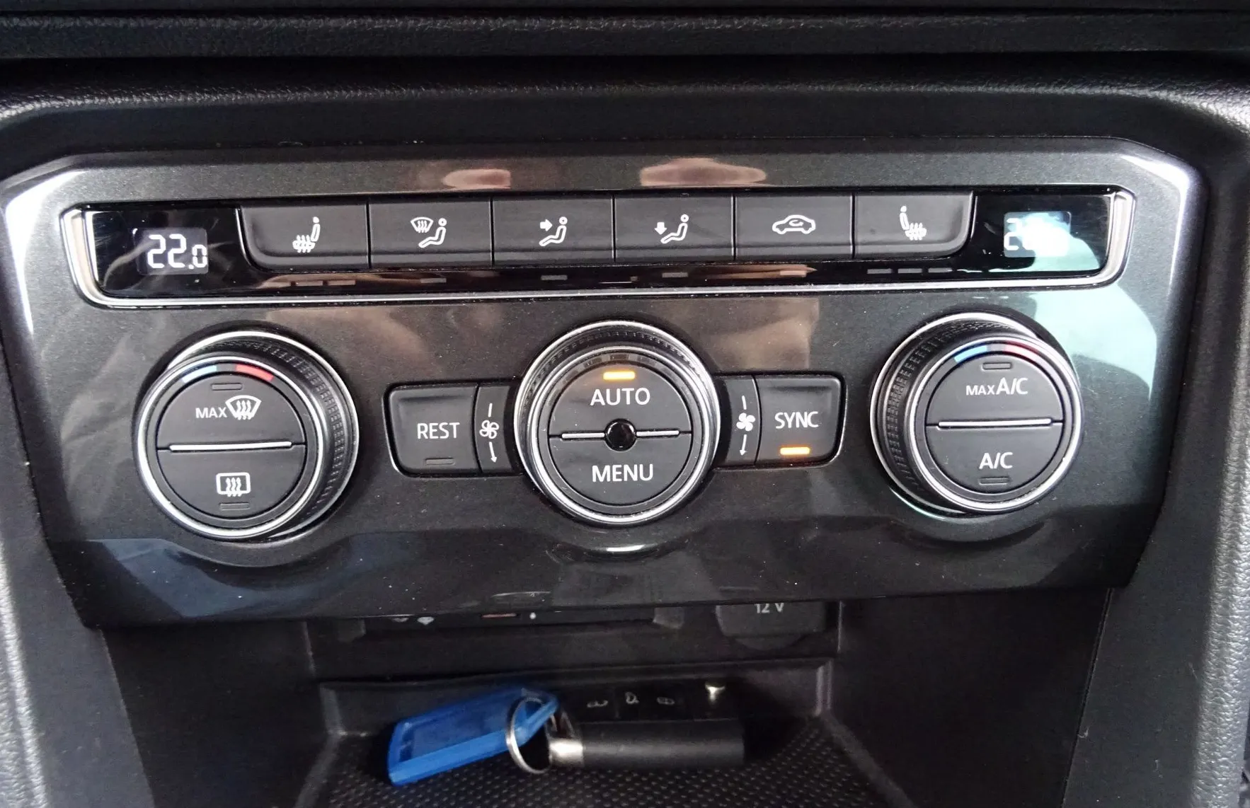 Zunanja slika - Volkswagen Tiguan - 2.0 TDI DSG 4MOT Highline 240KM - SLO - - 17