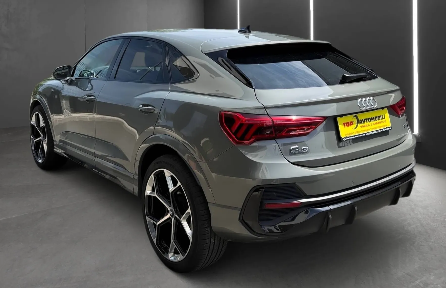 Zunanja slika - Audi Q3 - Sportback 40 TDI quattro S tronic  S Line 20 COL USNJE RAD - 4