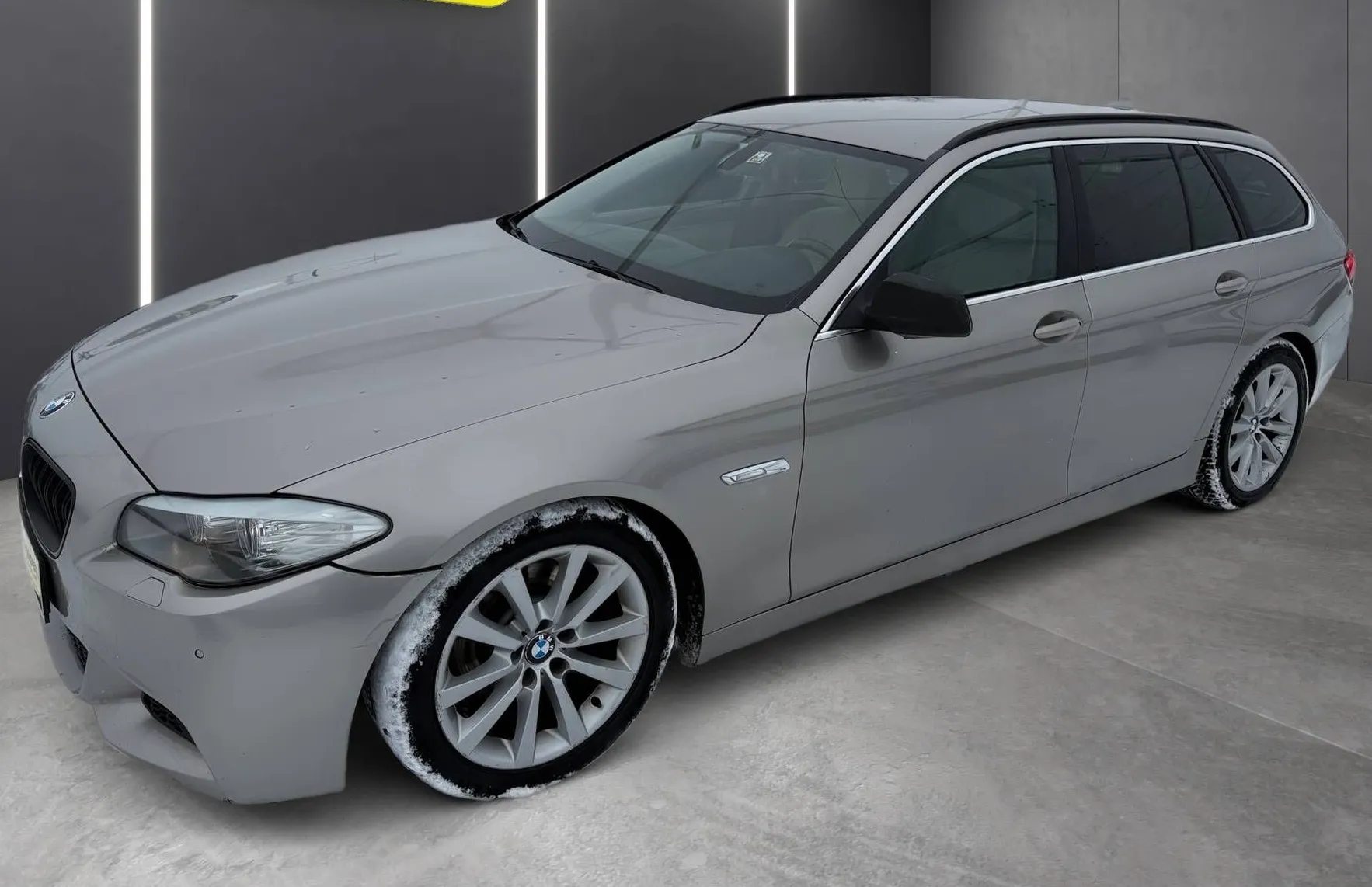 Zunanja slika - BMW Serija 5 - Touring: 520d M PAKET BI-XENON NAVI TEMP PDC USNJE - 3