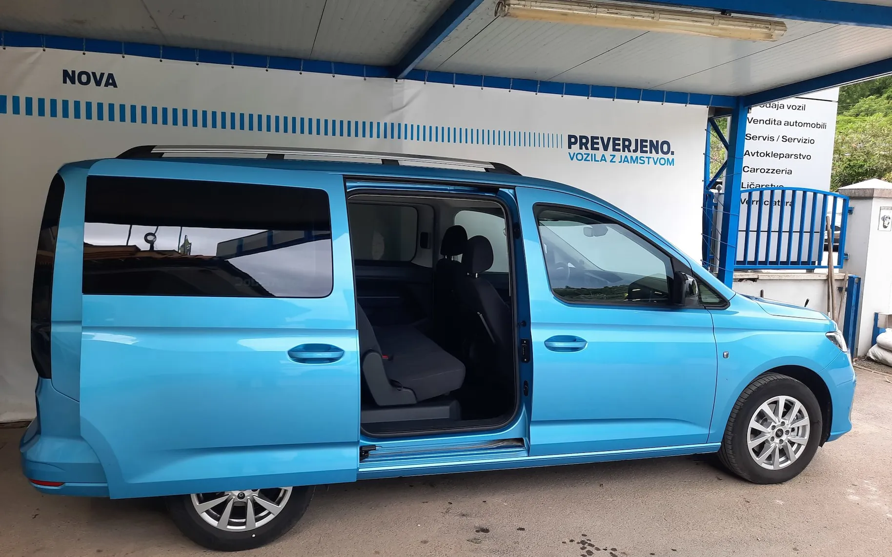 Zunanja slika - Ford Tourneo Connect - 1.5 EcoBoost 114 KM  M6. TITANIUM L2 - 5