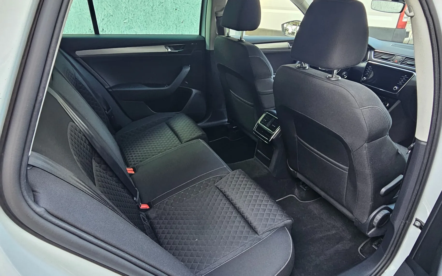 Zunanja slika - Škoda Superb - Combi iV 1.4 TSI Ambition DSG - 9