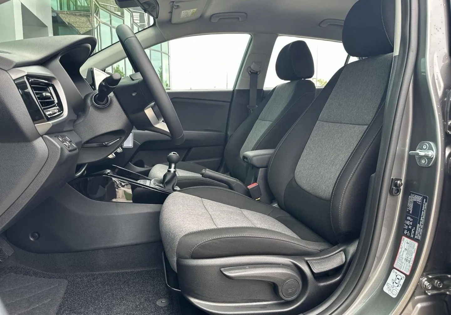 Notranja slika - KIA Stonic - 1.2 DPI LX Urban+ M T... - 10