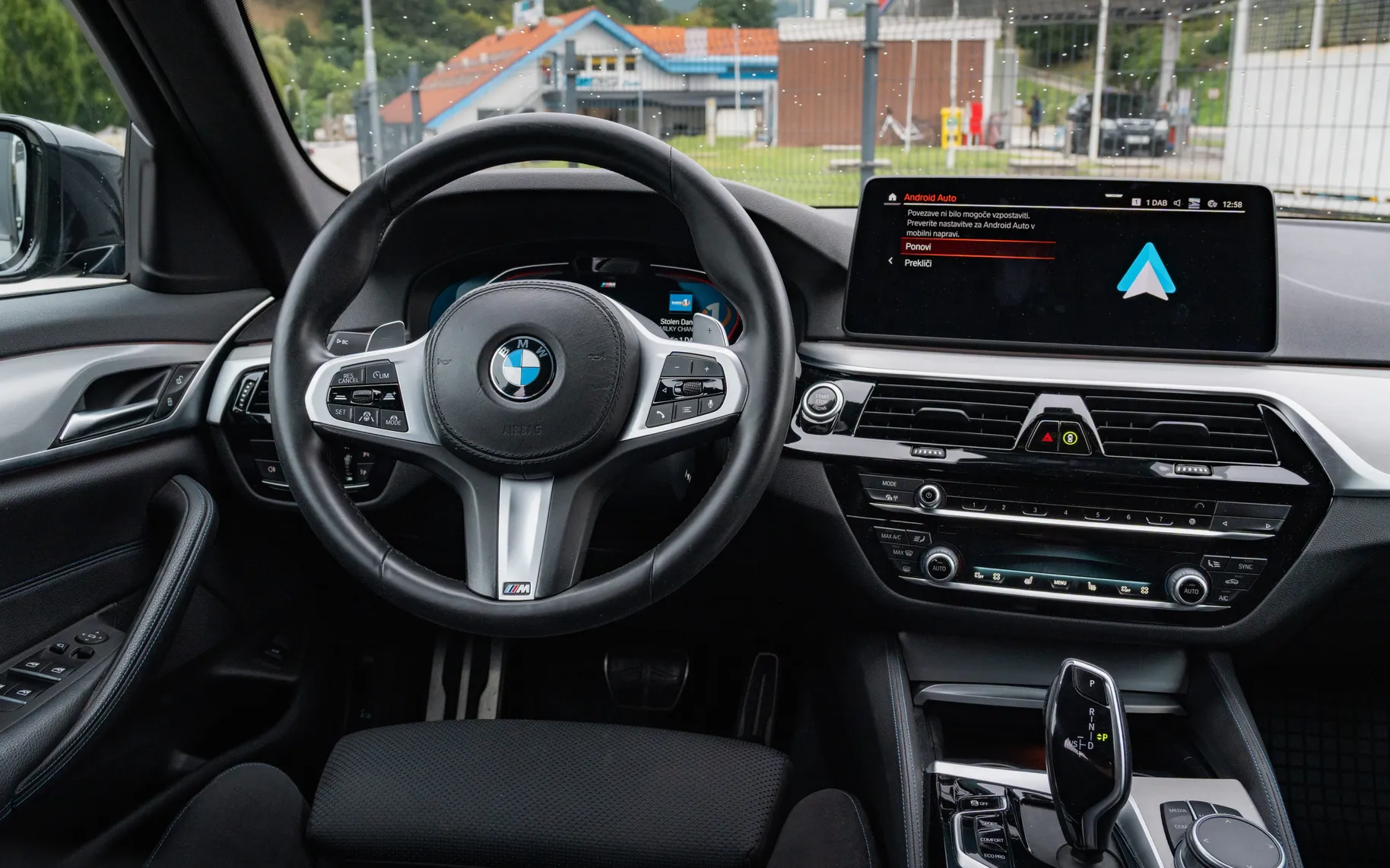 Notranja slika - BMW Serija 5 - 520d xDrive Touring Avt. - 10