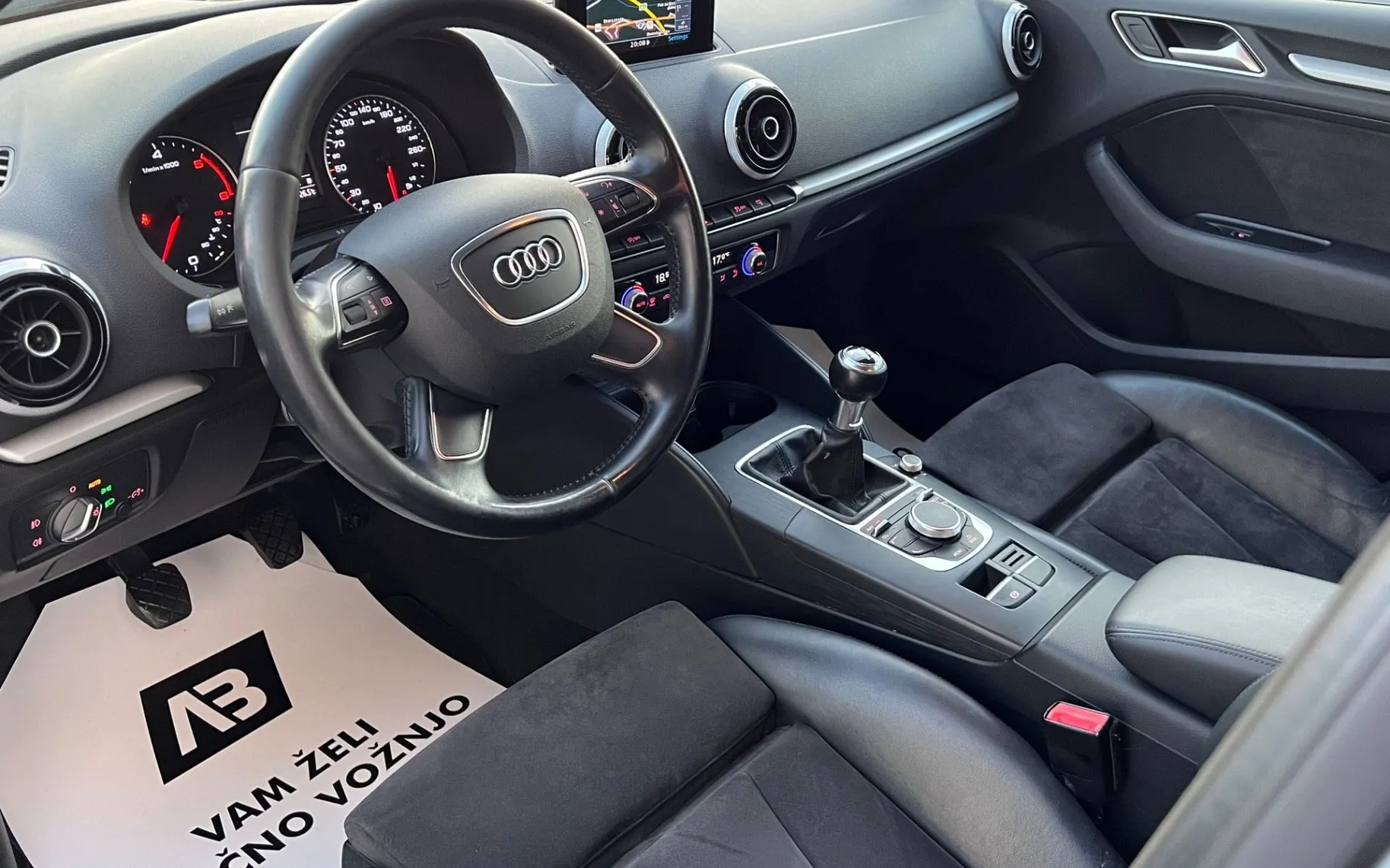 Notranja slika - Audi A3 - Limo 1.6 TDI+S-LINE+NAVI+PERLA+USNJE - 11