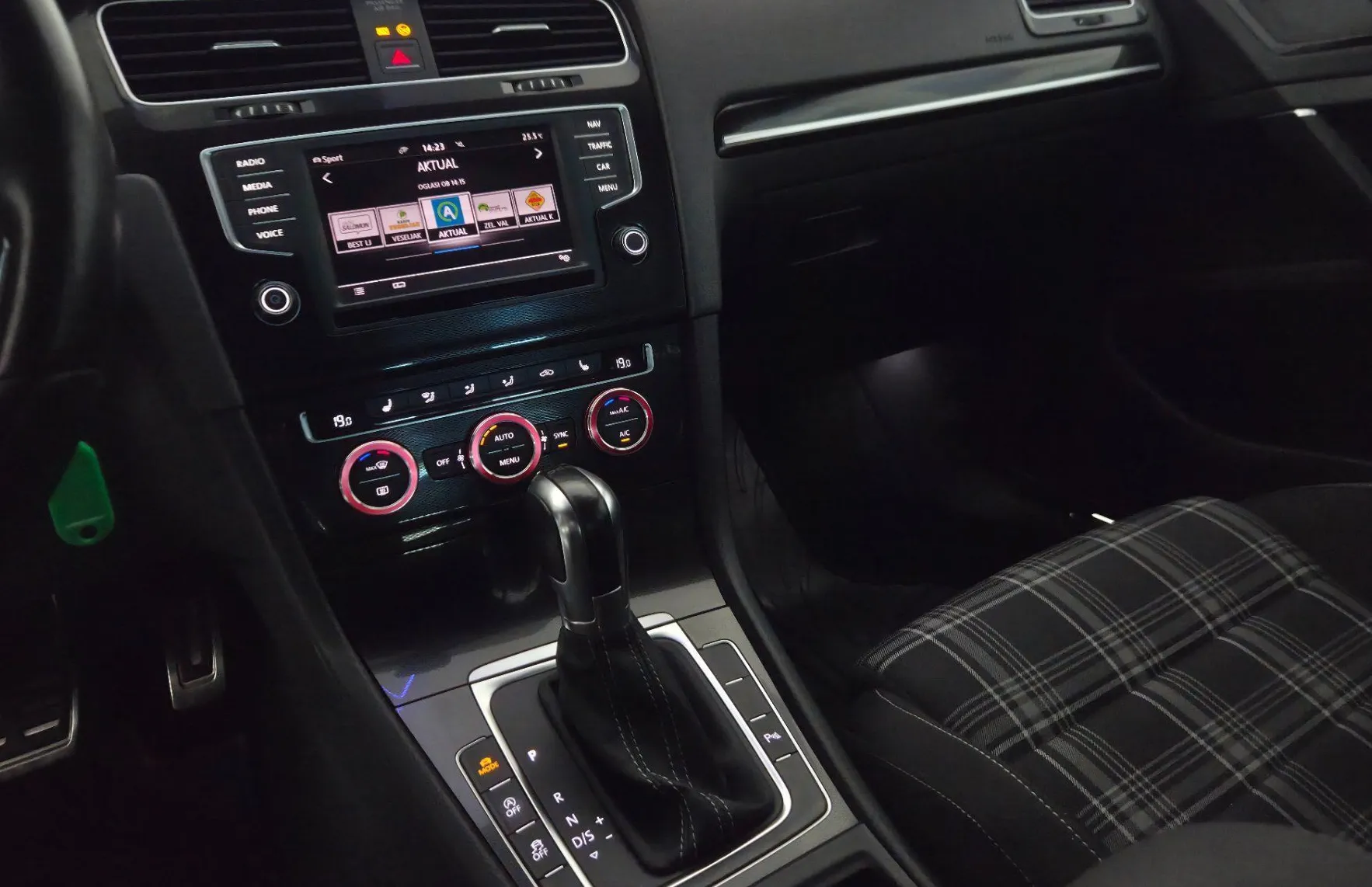 Zunanja slika - Volkswagen Golf - Variant 2.0 GTD BMT DSG - 17