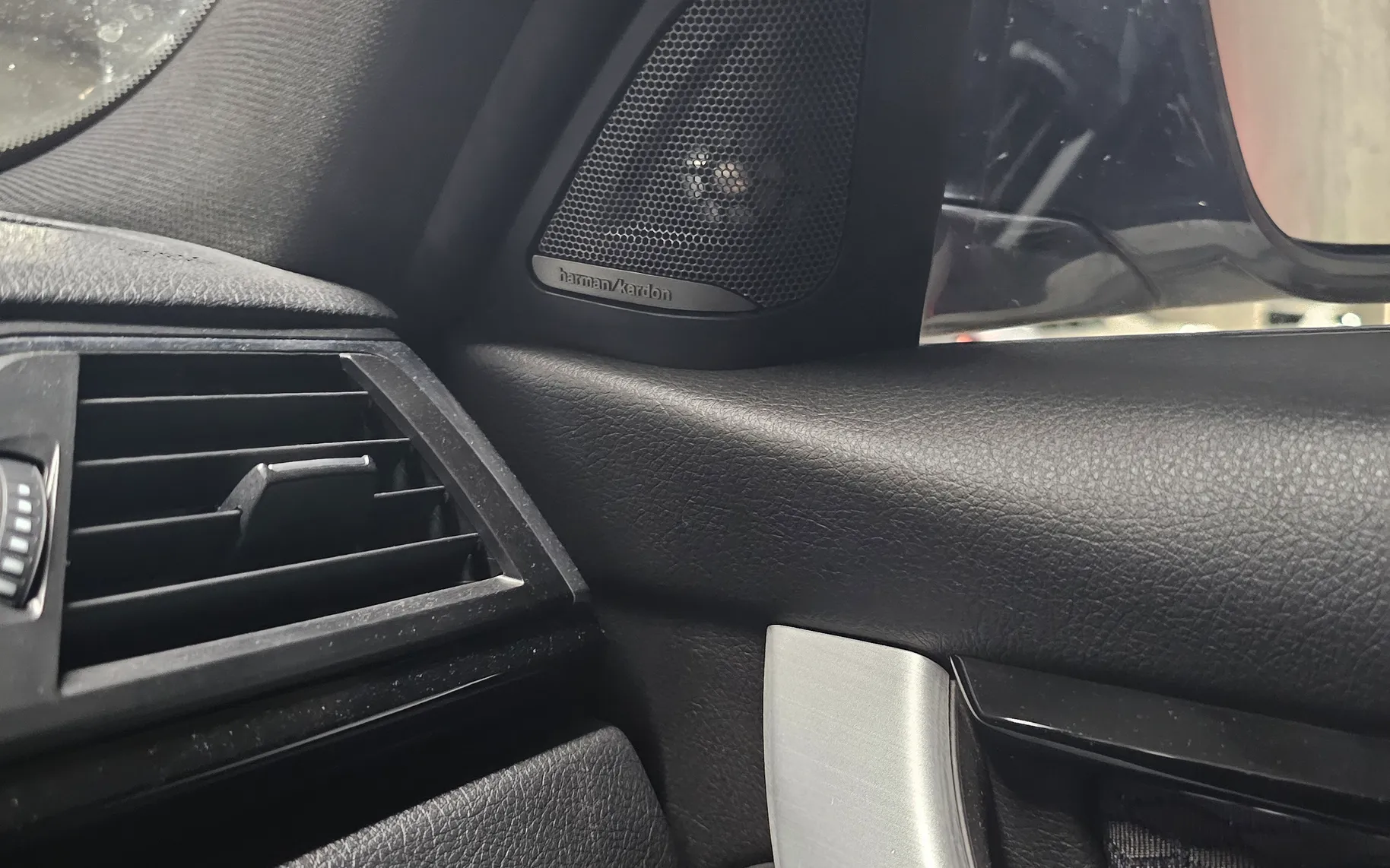 Notranja slika - BMW Serija 3 - 320d xdrive touring M sport - 18