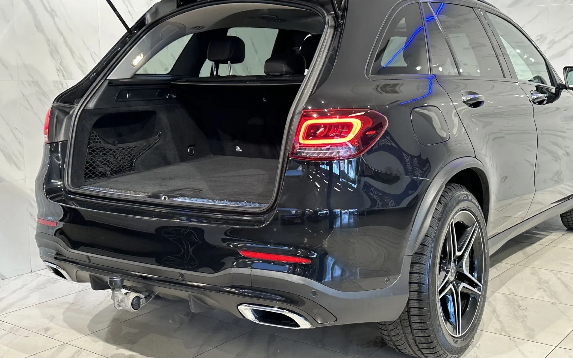 Notranja slika - Mercedes-Benz GLC-Razred - 300 4Matic |AMG|Pano|ACC|360K|Burmester|Kljuka|... - 7