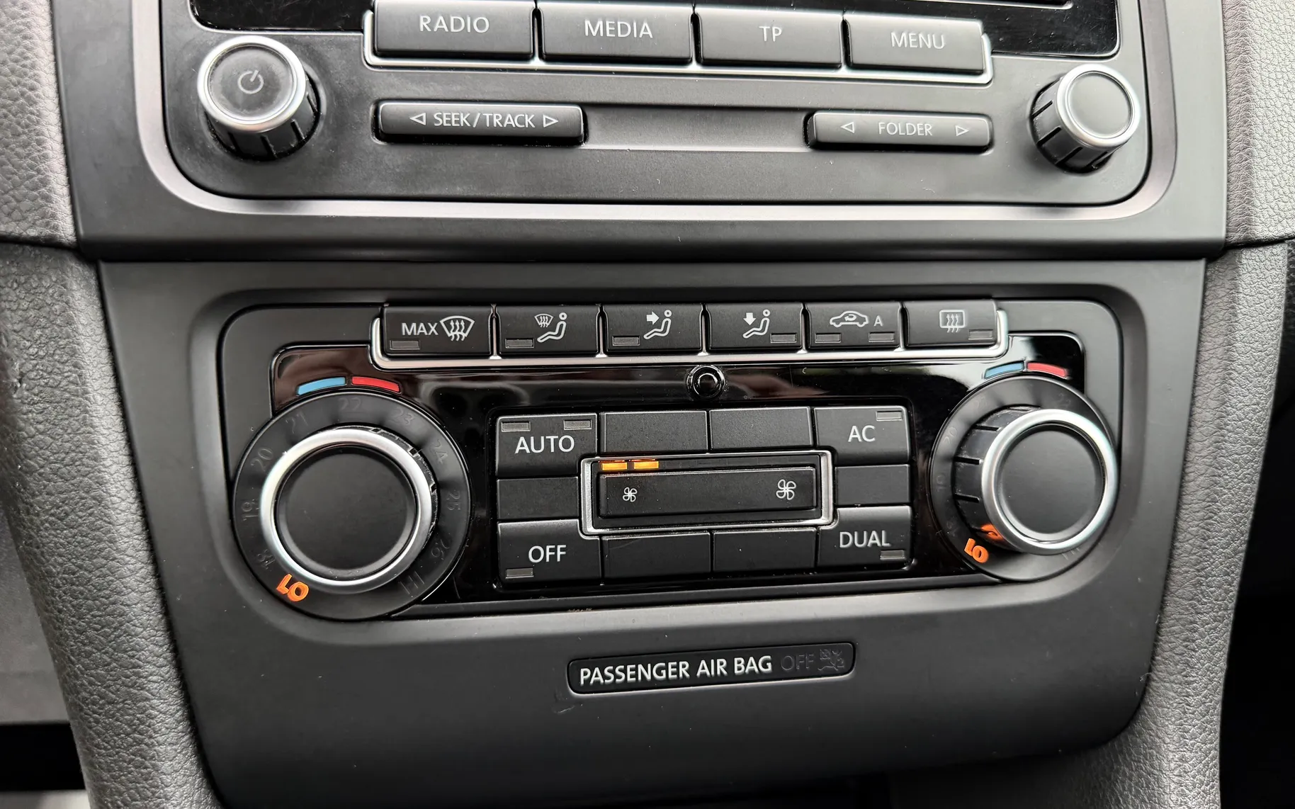 Zunanja slika - Volkswagen Golf - 1.6 TDI 1.LASTNIK SLO.VOZILO KLIMA ALU 17 - 17