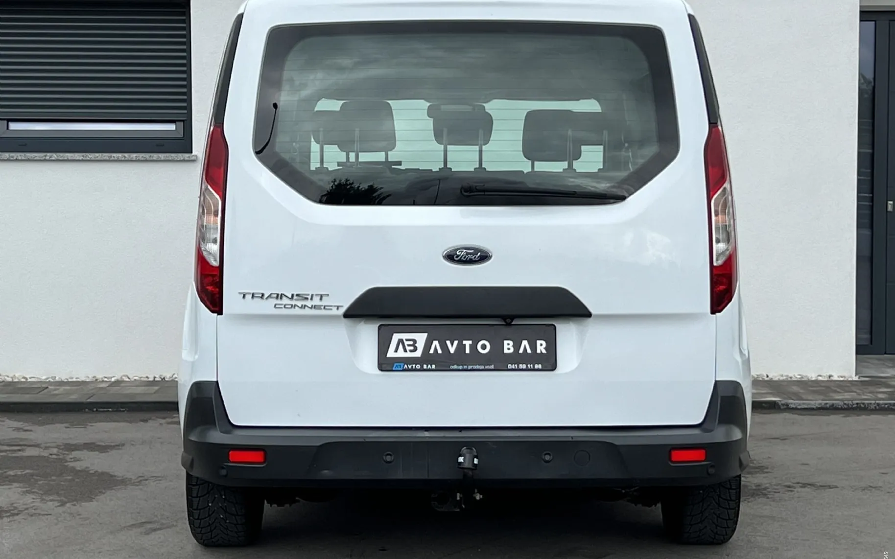 Notranja slika - Ford Tourneo Connect - 1.5 TDCi+R.KAMERA+PDC+KLJUKA+NOSILCI... - 7