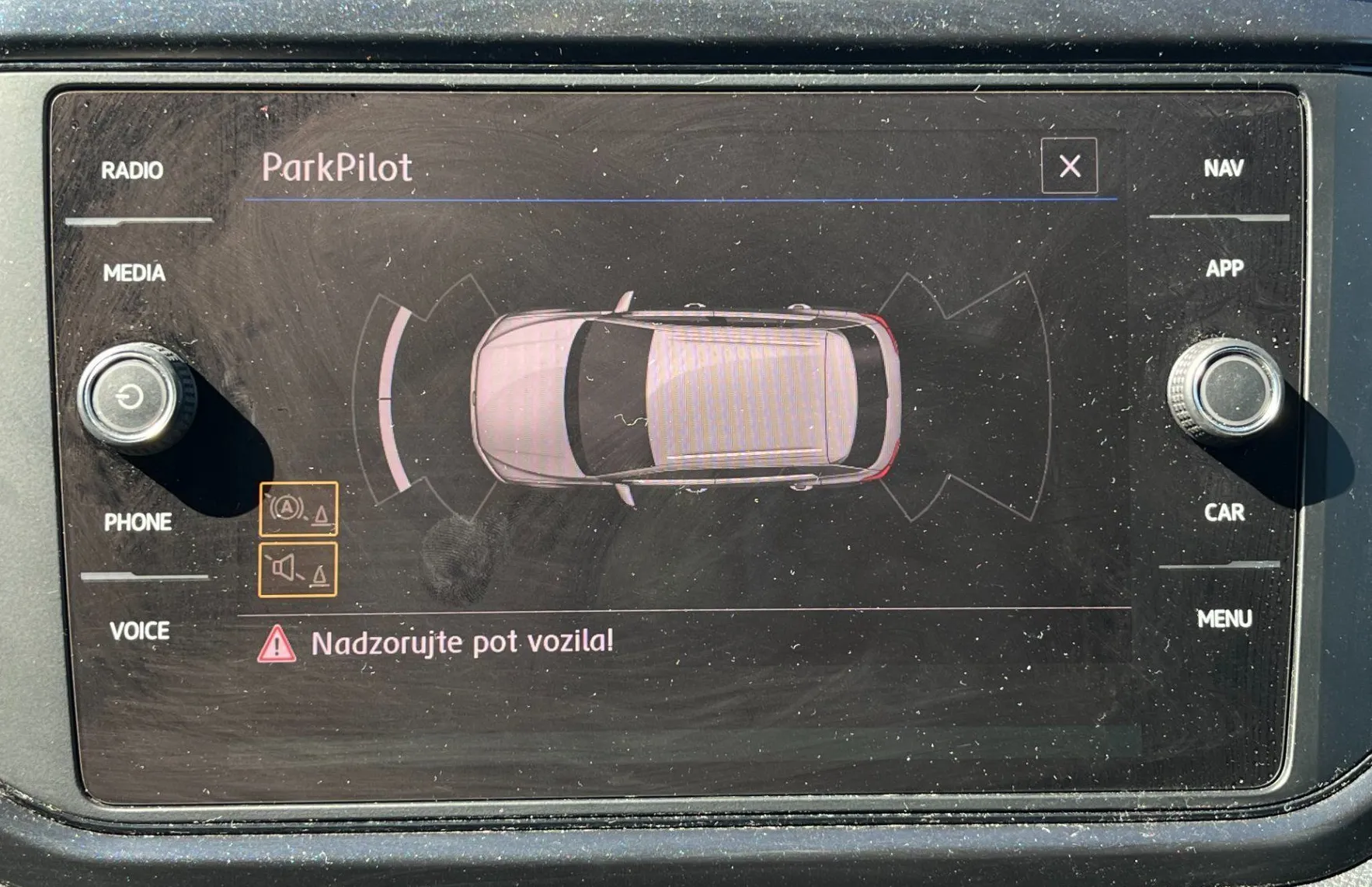 Zunanja slika - Volkswagen T-Roc - 1.6 TDI BMT 2X PDC. NAVI. SAMO 88.645 KM. - 18