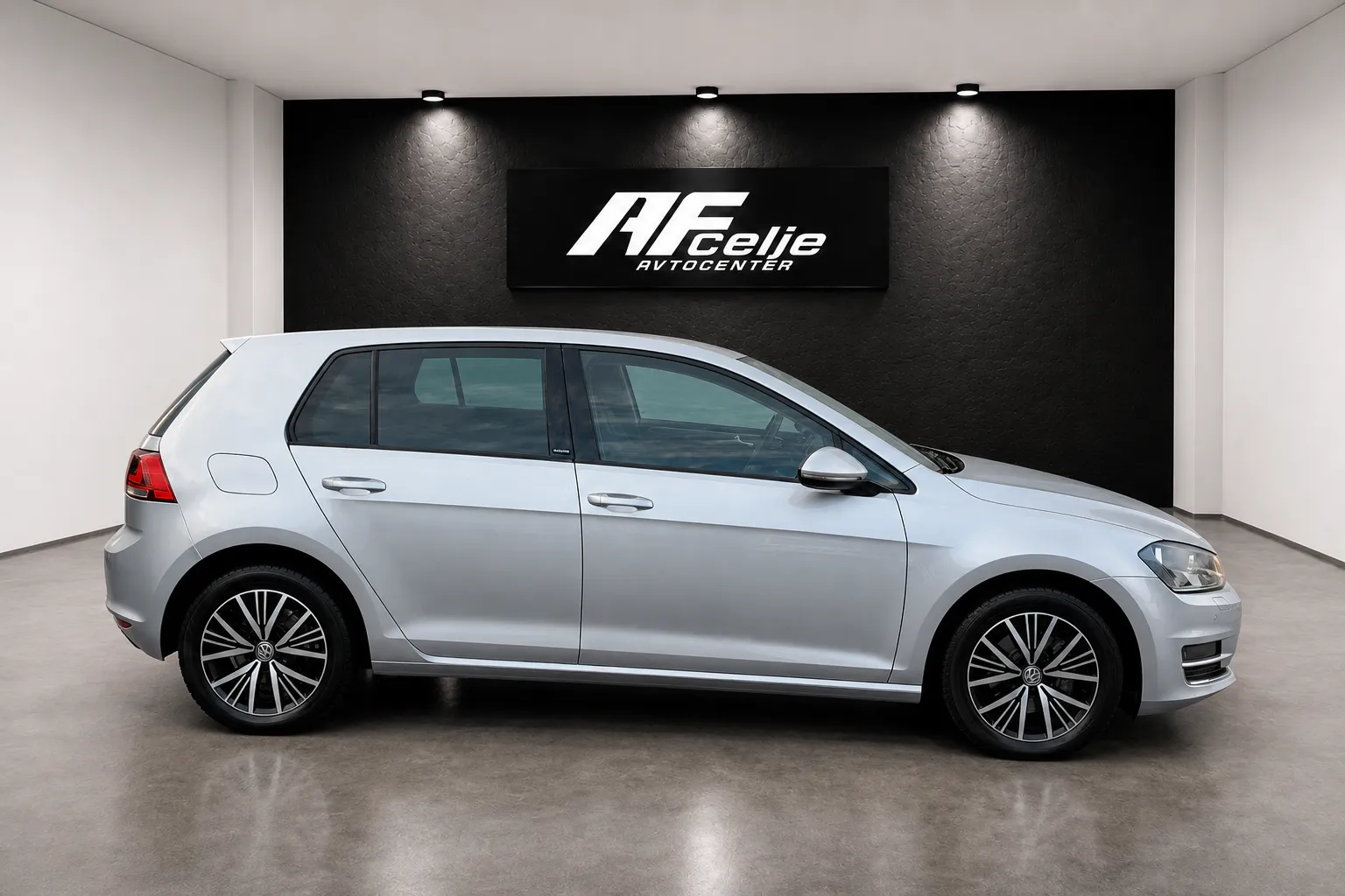 Zunanja slika - Volkswagen Golf - 1.6 TDI-ALLSTAR-LIZING ZA TUJCE-PDC-TEMPOMAT - 4