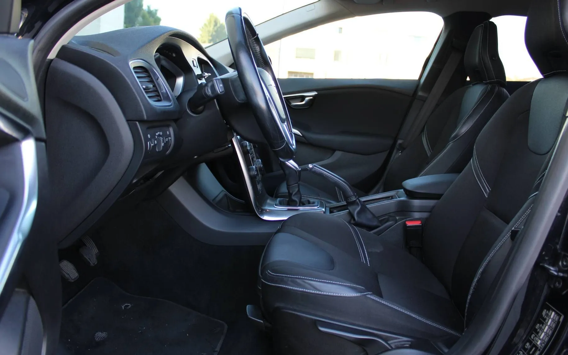 Zunanja slika - Volvo V40 - D2 Momentum PANO KAMERA NAVI PDC AVTO.KLIMA... - 6
