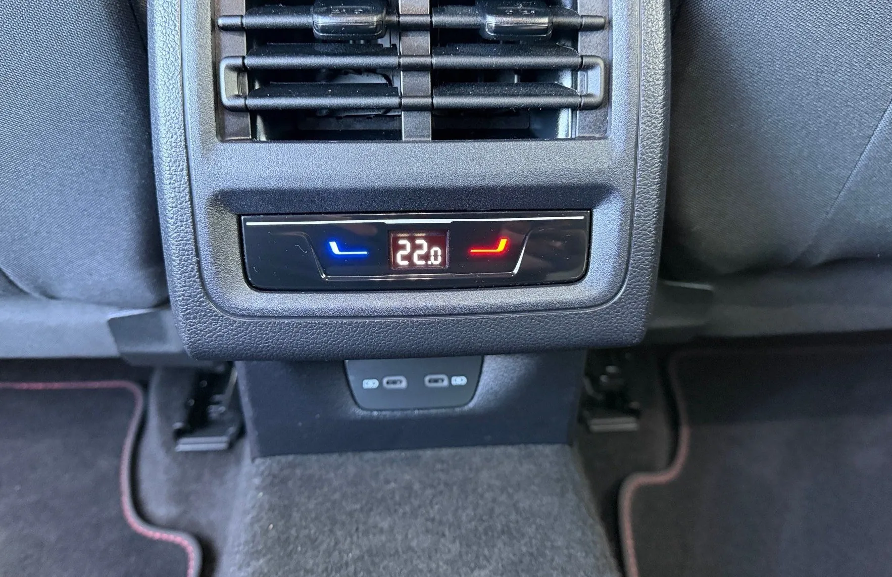 Zunanja slika - VW Golf - 2.0 TSI GTI DSG-12.700km-AppConnect-Amb.osvetlitev - 13
