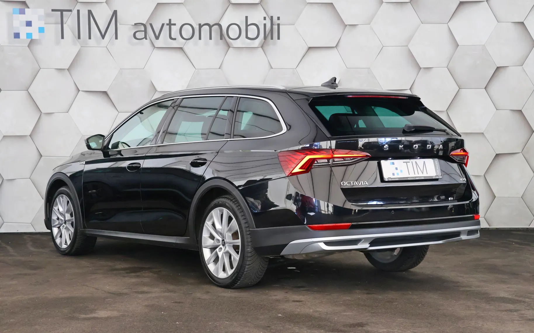 Zunanja slika - Škoda Octavia - Combi Scout 2.0 TDI 4X4 DSG 200KM - 4