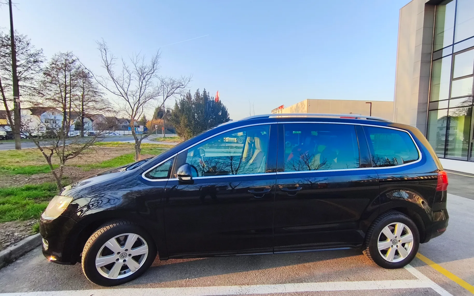 Zunanja slika - VW Sharan - 2,0 TDI BlueMotion Technology Highline DSG - 4