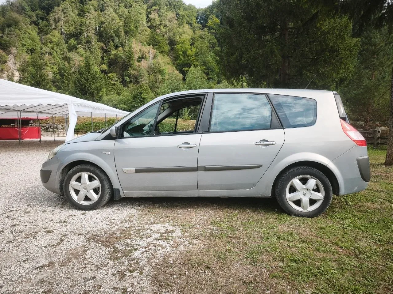 Zunanja slika - Renault Scénic - 1,5 dCi Dynamique Confort - 10