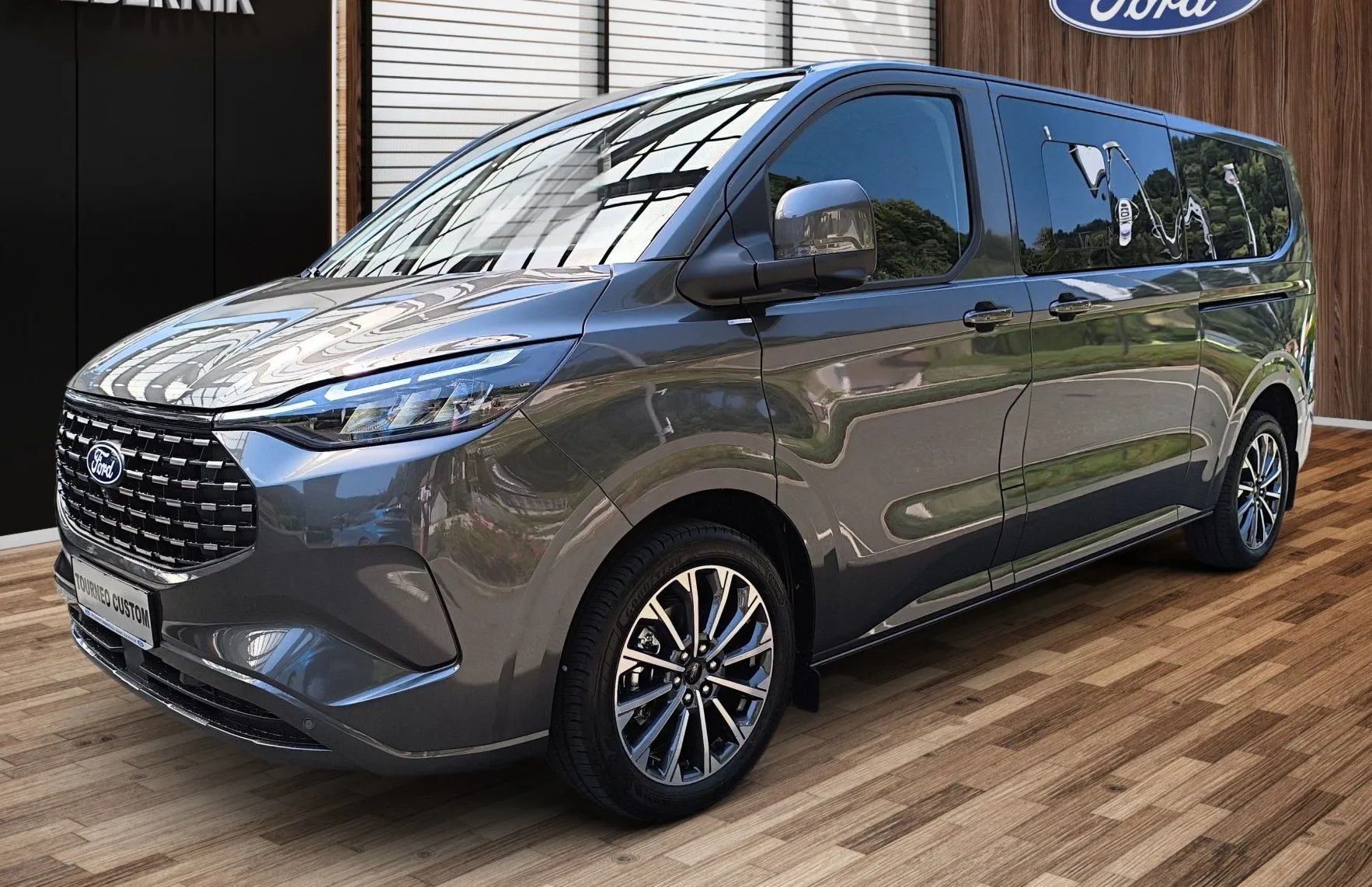 Zunanja slika - Ford Tourneo - Custom TITANIUM X 2.5 232PS PHEV CVT L2 FWD-ZALOGA - 1