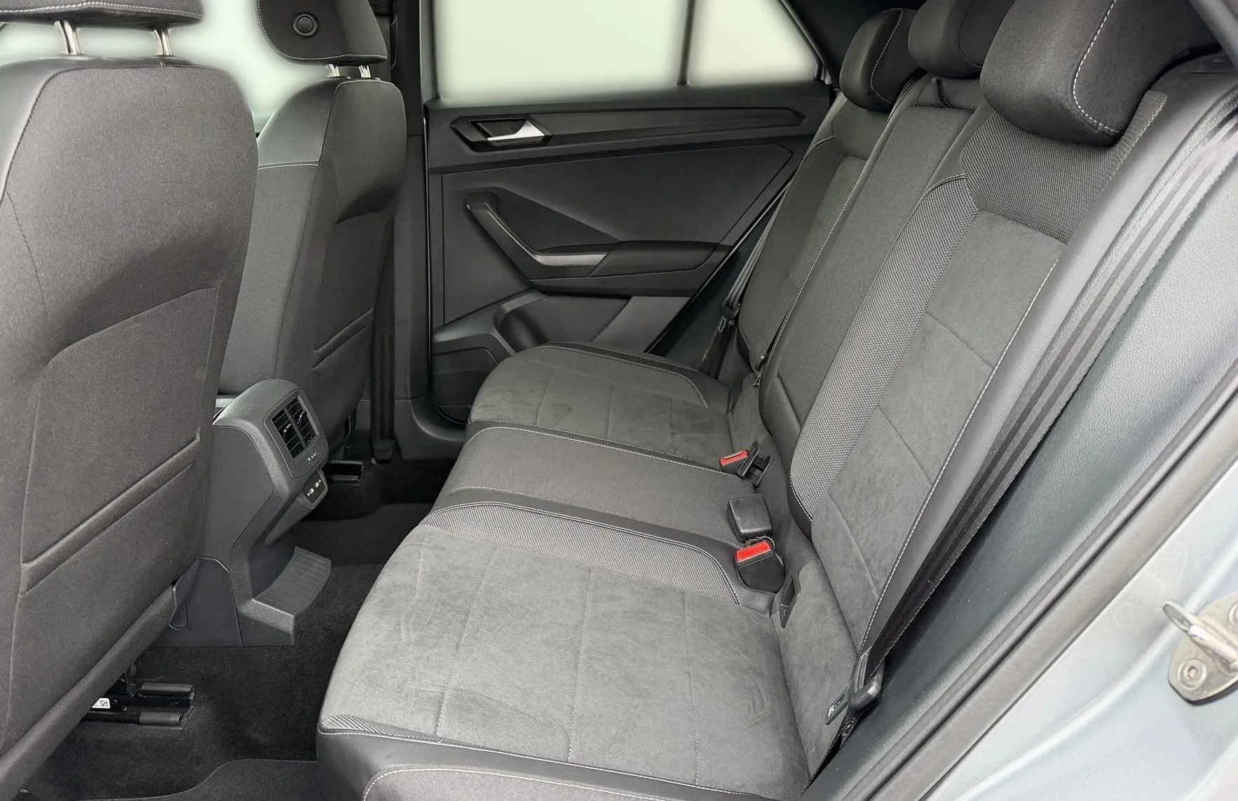 Zunanja slika - VW T-Roc - 1.0 TSI R-Line 85 KW-IQ Light-ACC-PDC-Vzvr.kamera - 11
