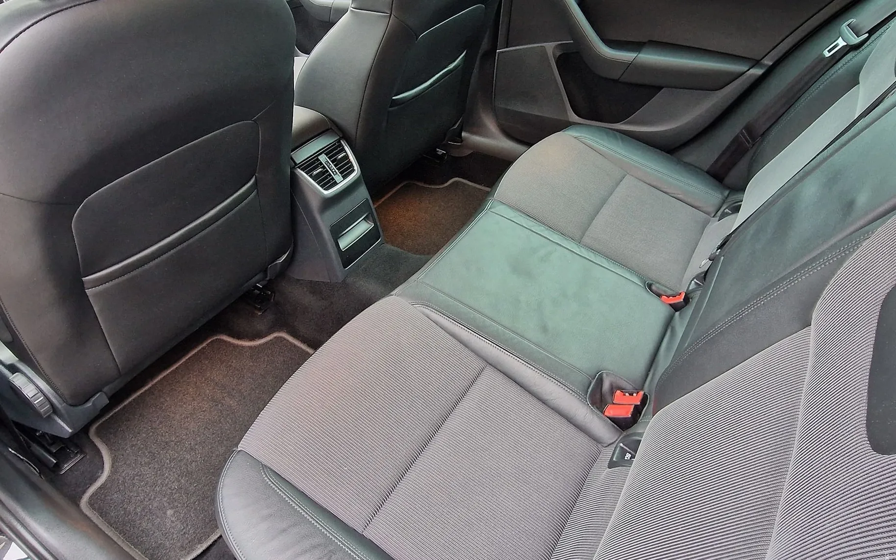 Notranja slika - Škoda Octavia - 2.0TDI-DSG-LED-NAVI-2XPDC-NA OBROKE TUJCI ZAČASNA. - 8
