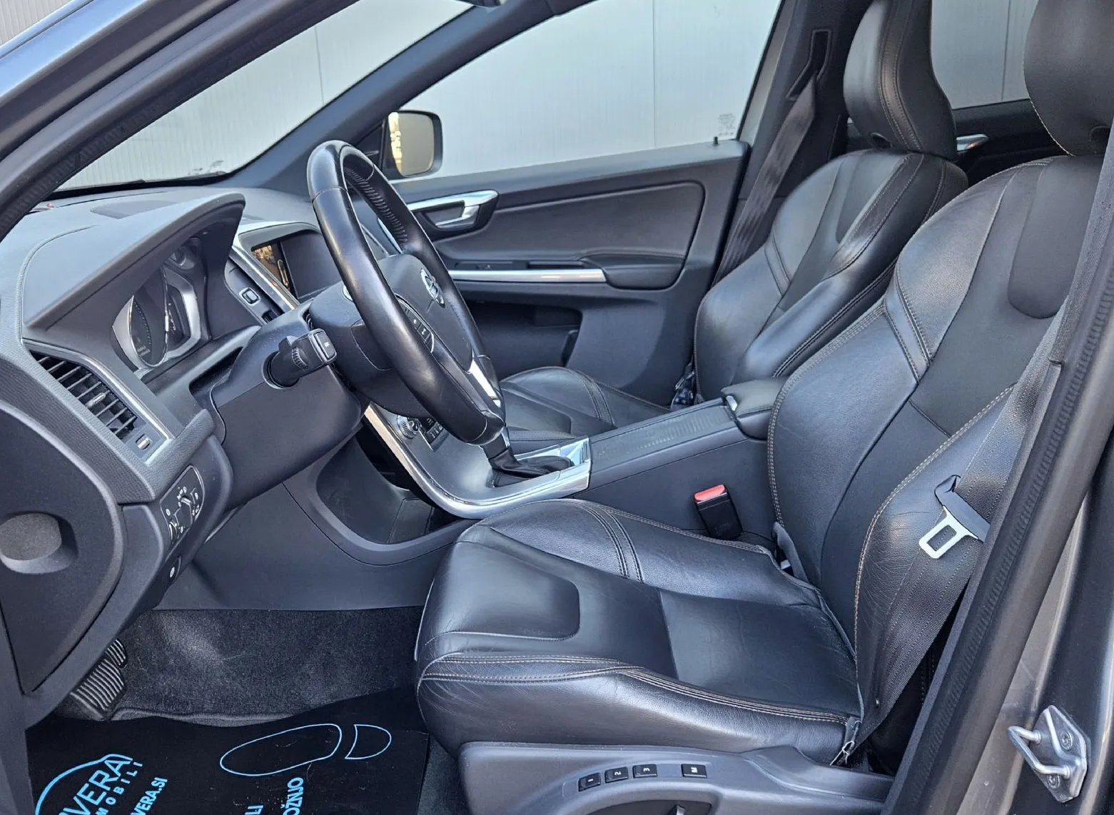 Zunanja slika - Volvo XC60 - D4 AUT. SIGNATURE +Xenon+ACC+Kamera +Pano+Usnje... - 11